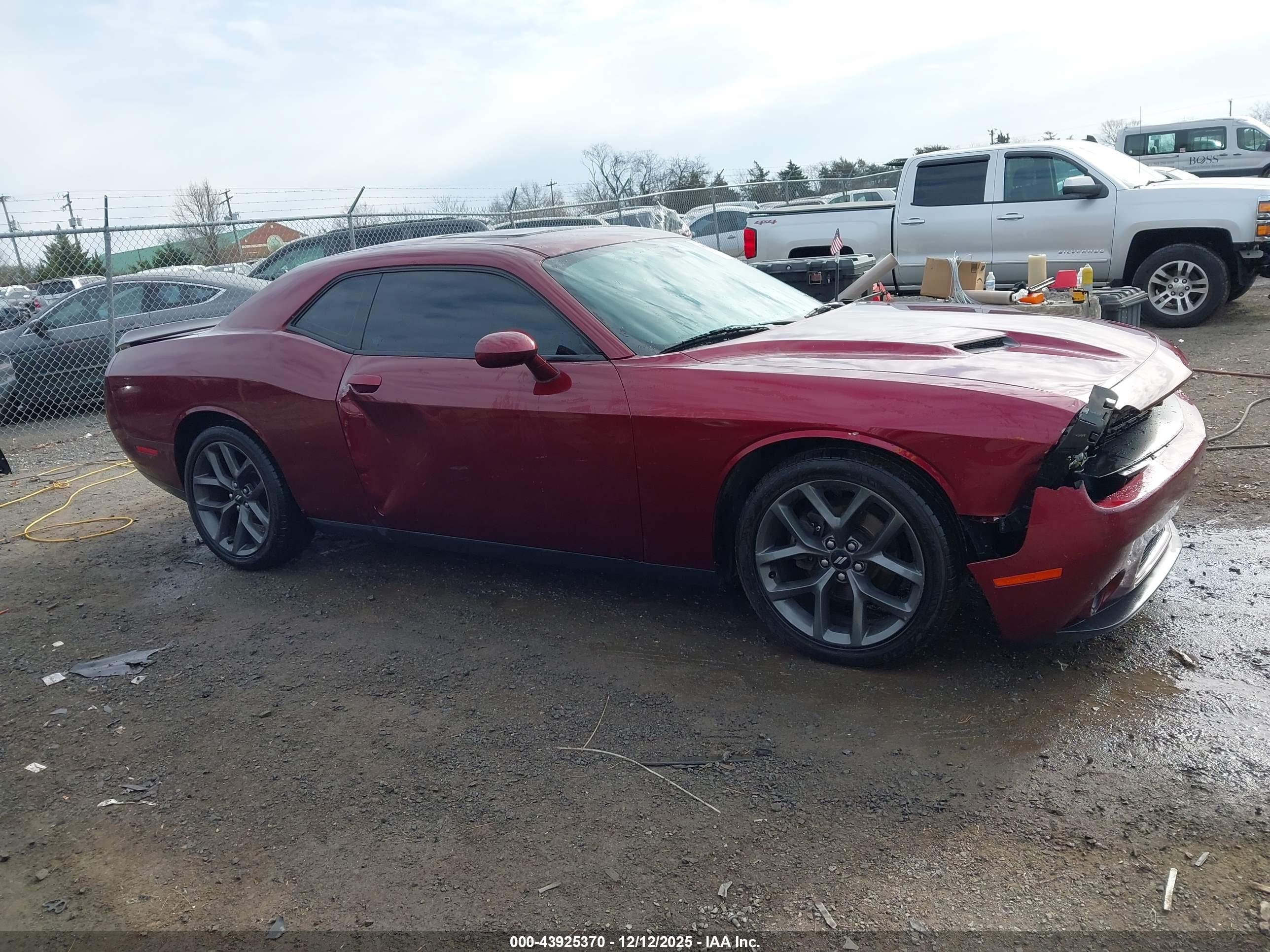 DODGE CHALLENGER image 6