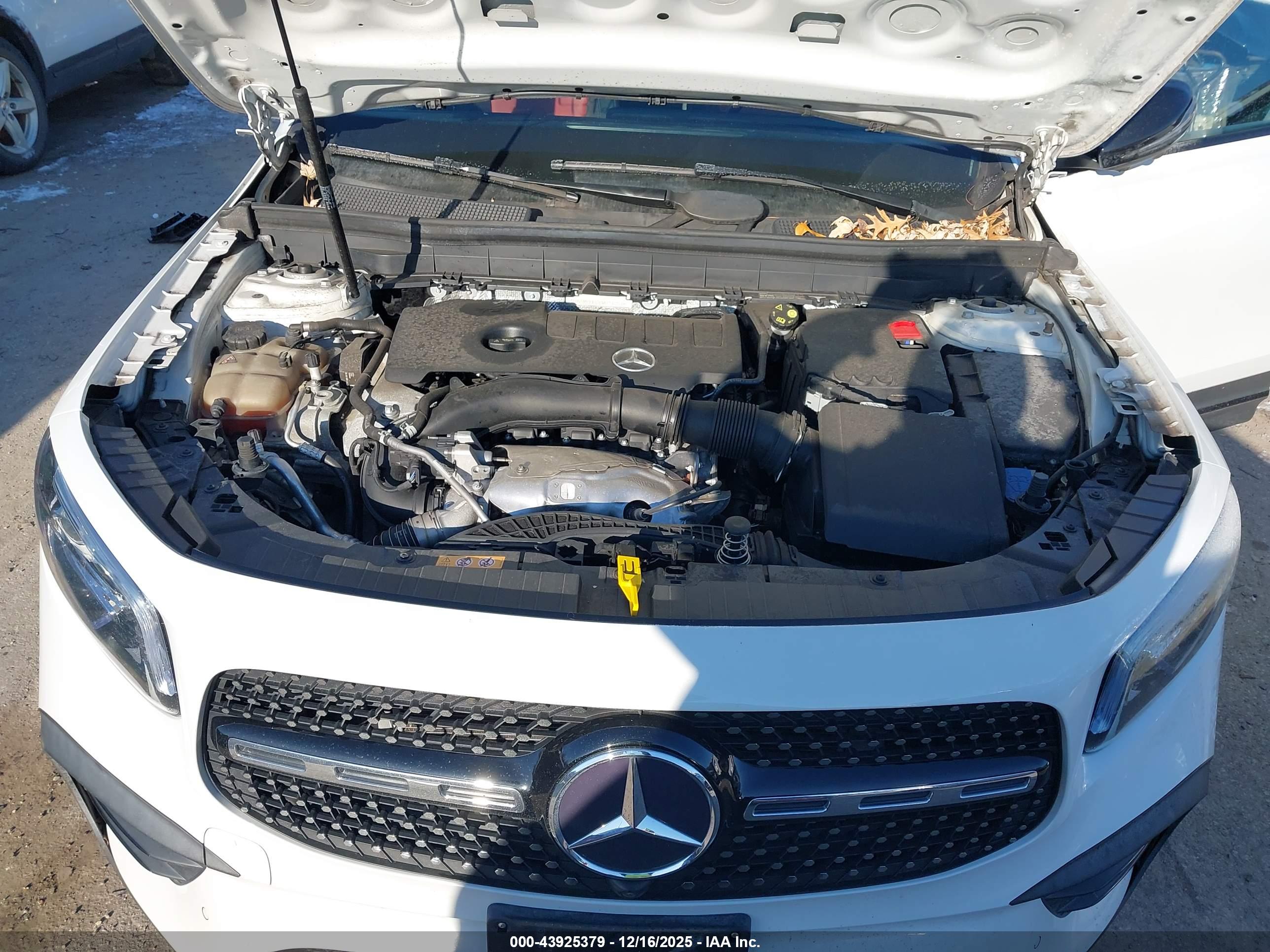 MERCEDES-BENZ GLB image 10