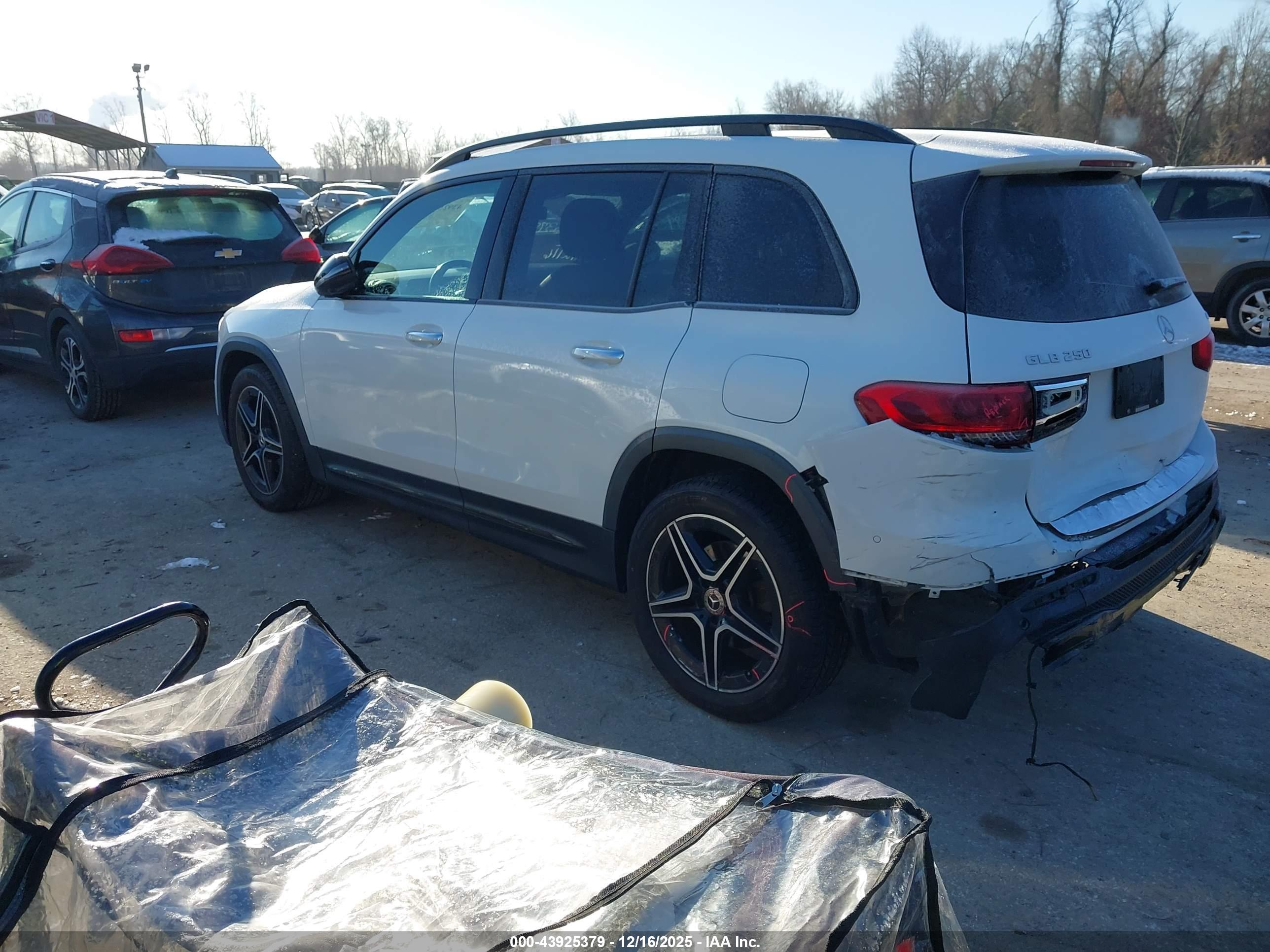 MERCEDES-BENZ GLB image 3