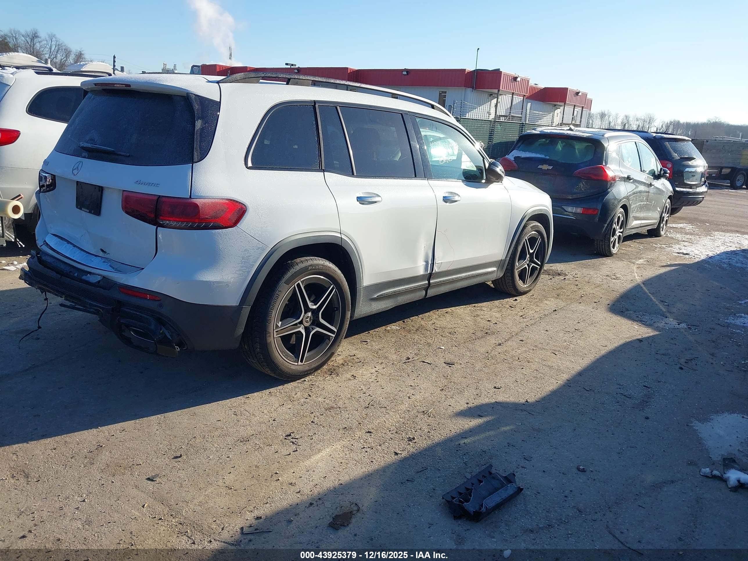 MERCEDES-BENZ GLB image 4