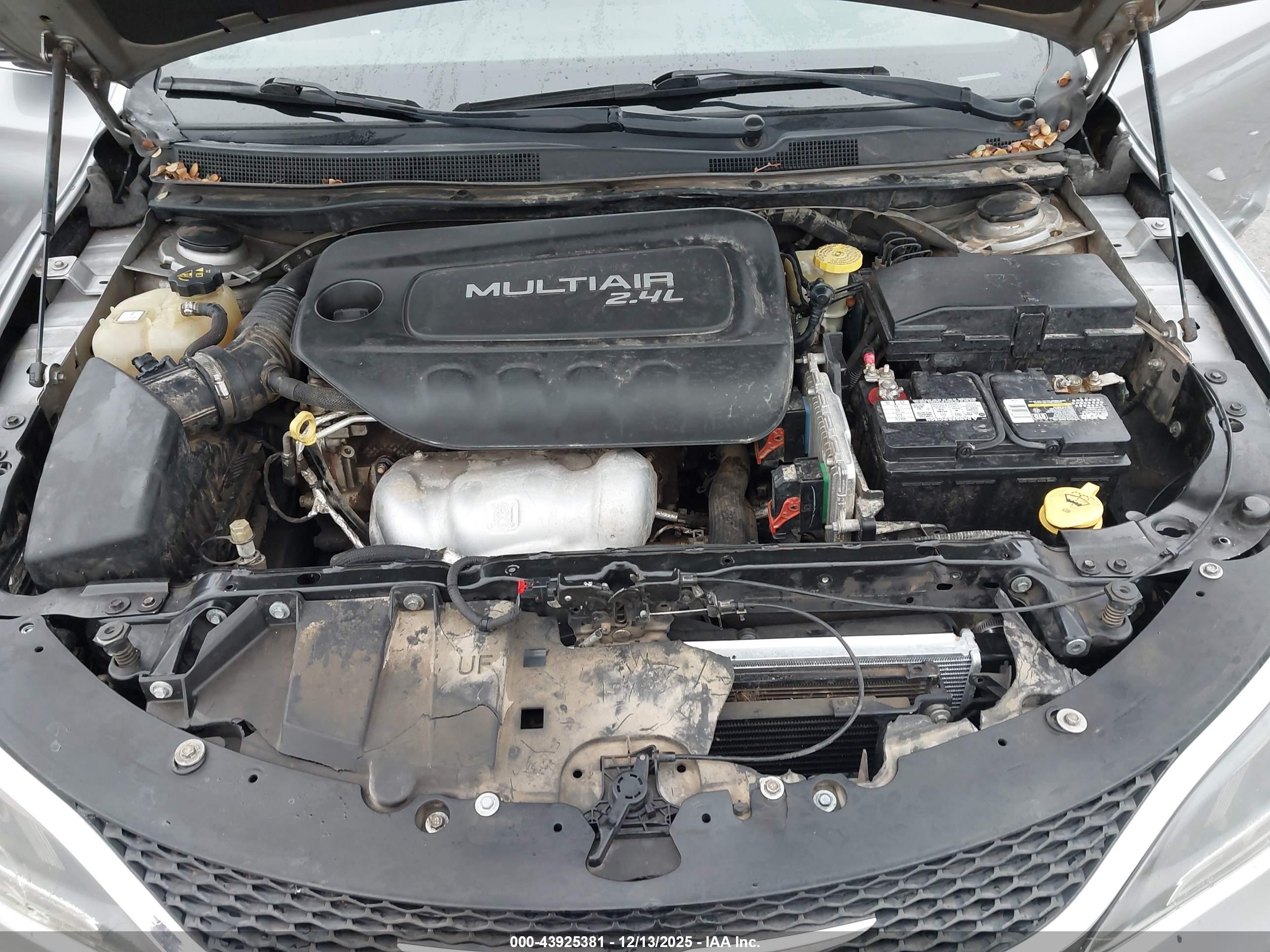 CHRYSLER 200 image 10