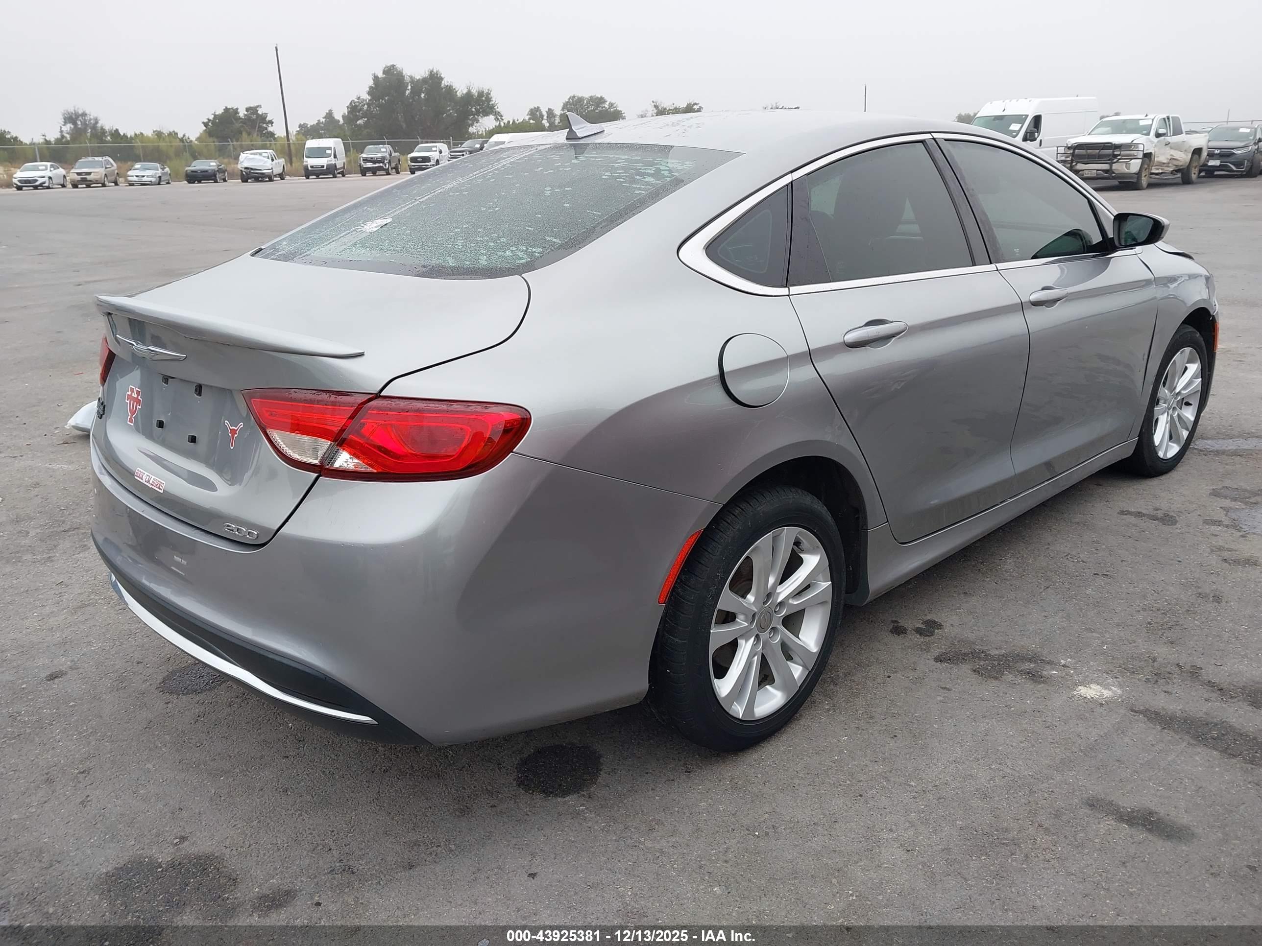 CHRYSLER 200 image 4