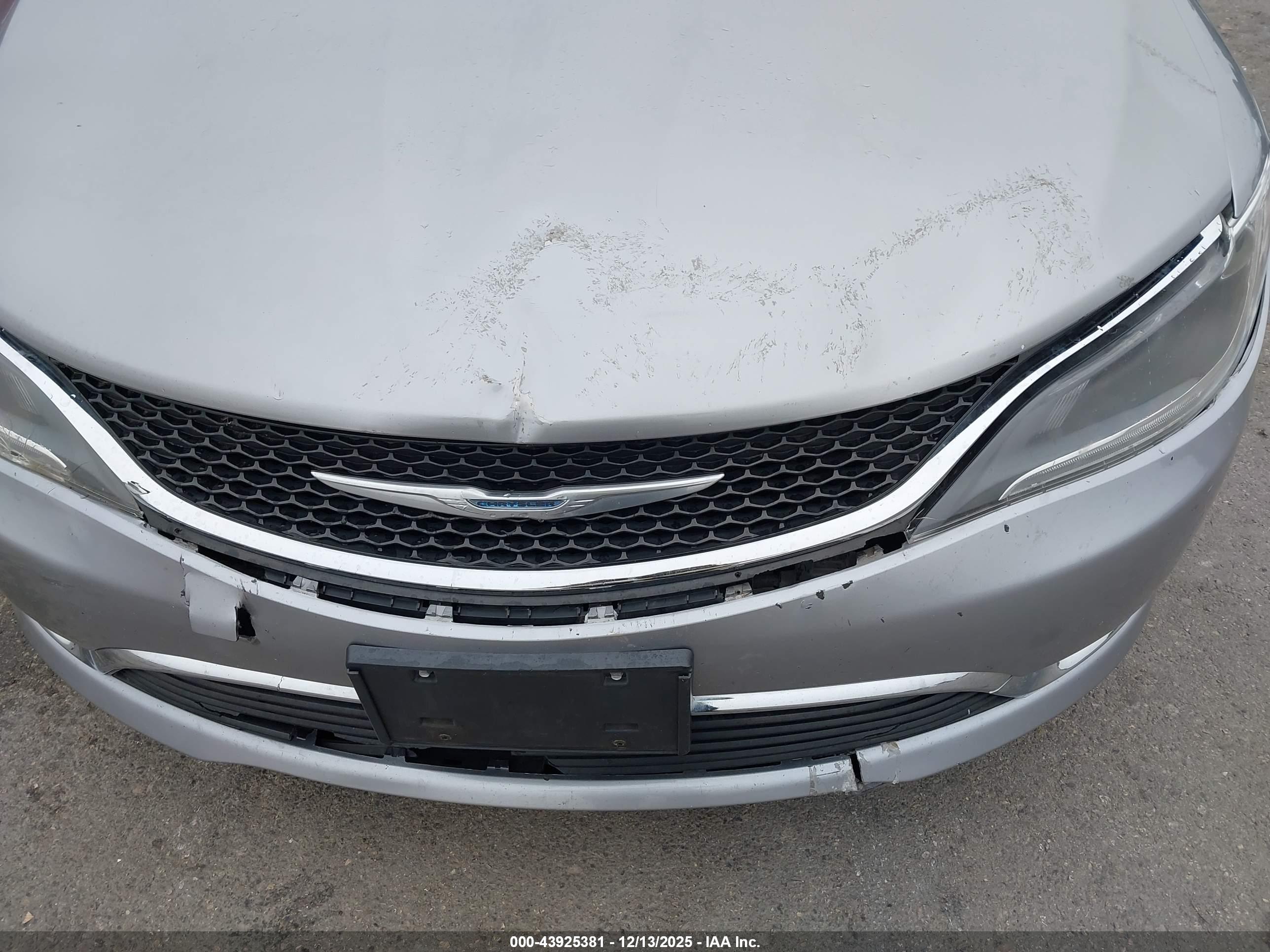 CHRYSLER 200 image 6