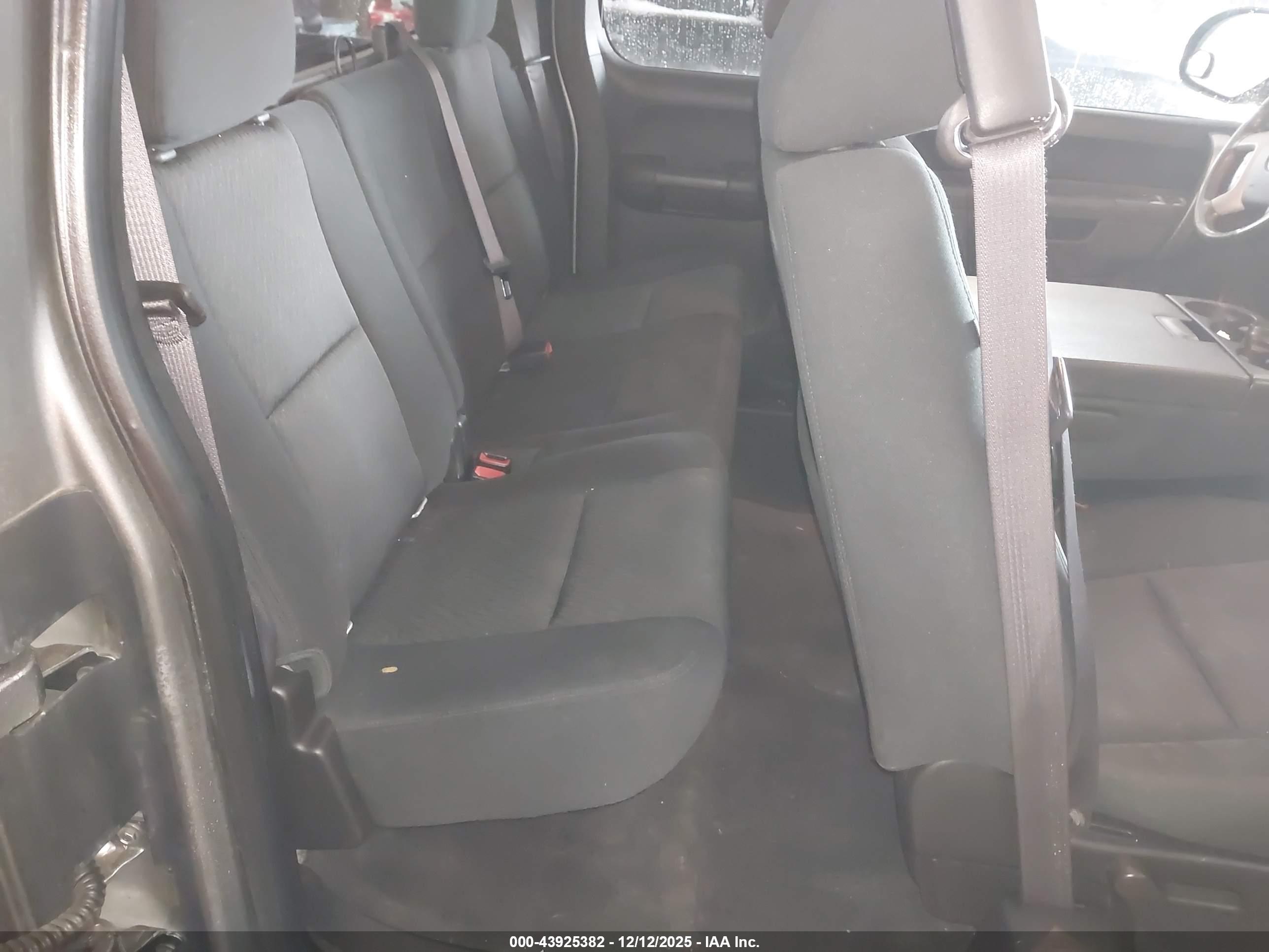 CHEVROLET SILVERADO image 8