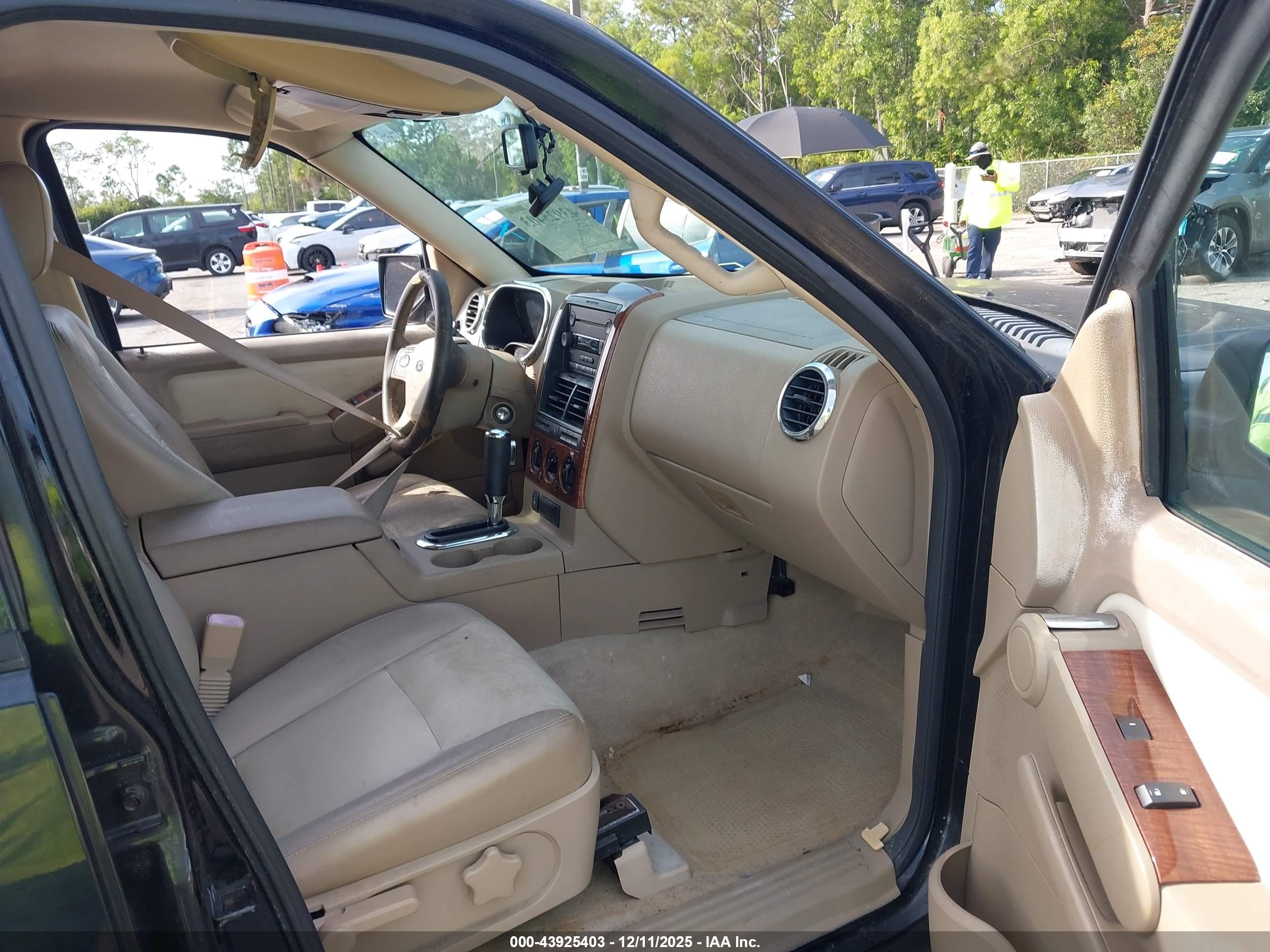 FORD EXPLORER image 5