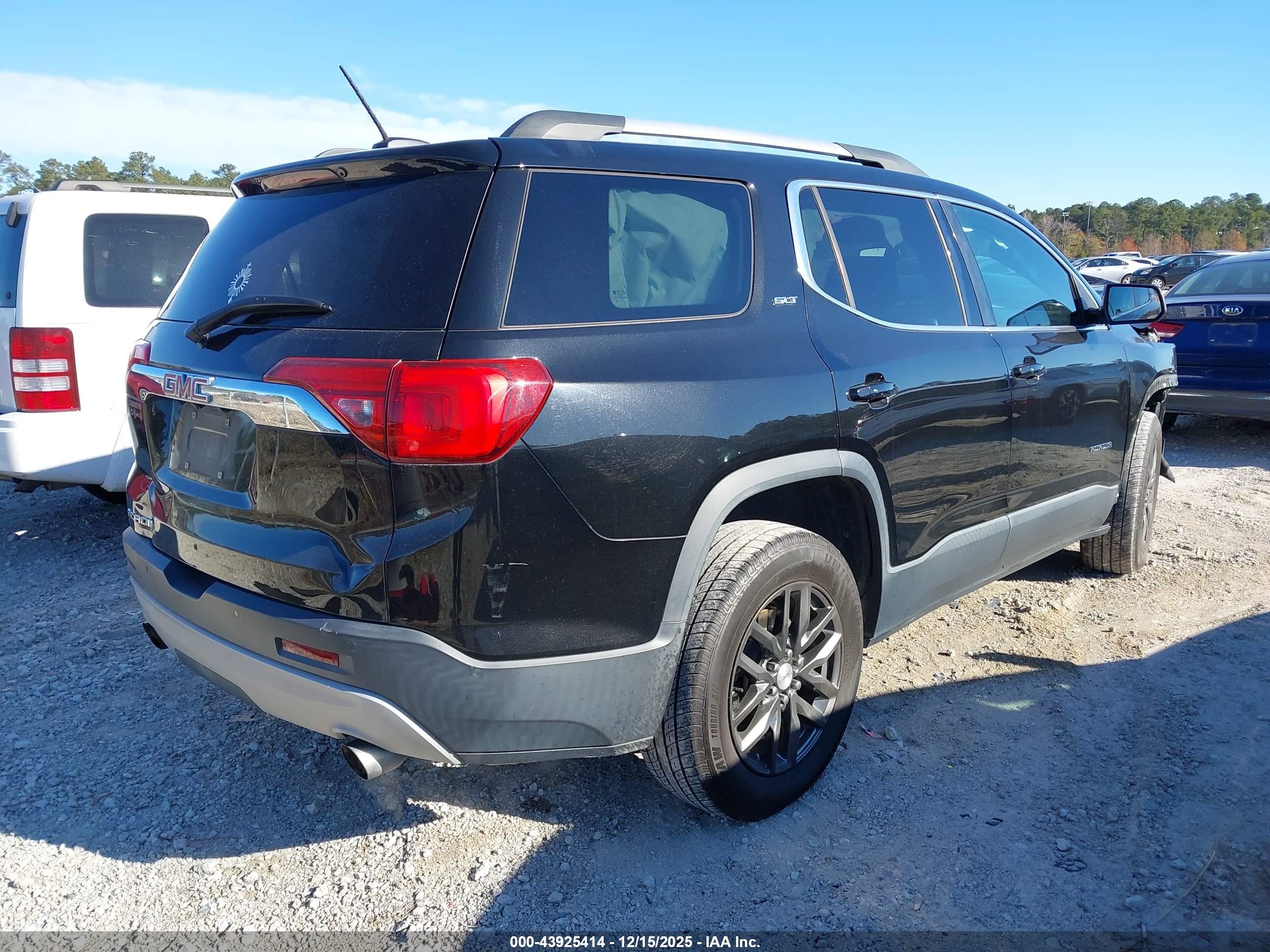 GMC ACADIA image 4