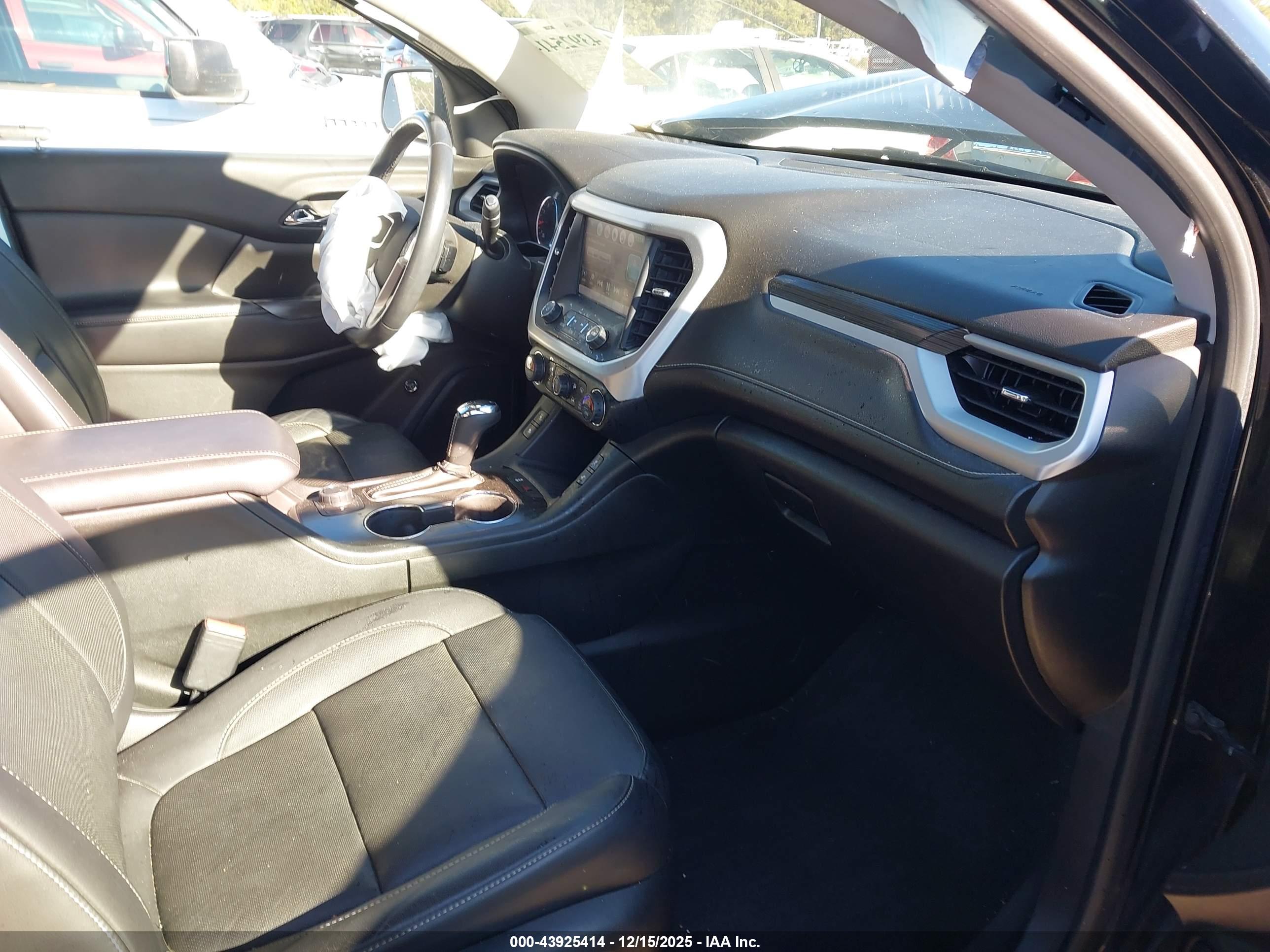 GMC ACADIA image 5