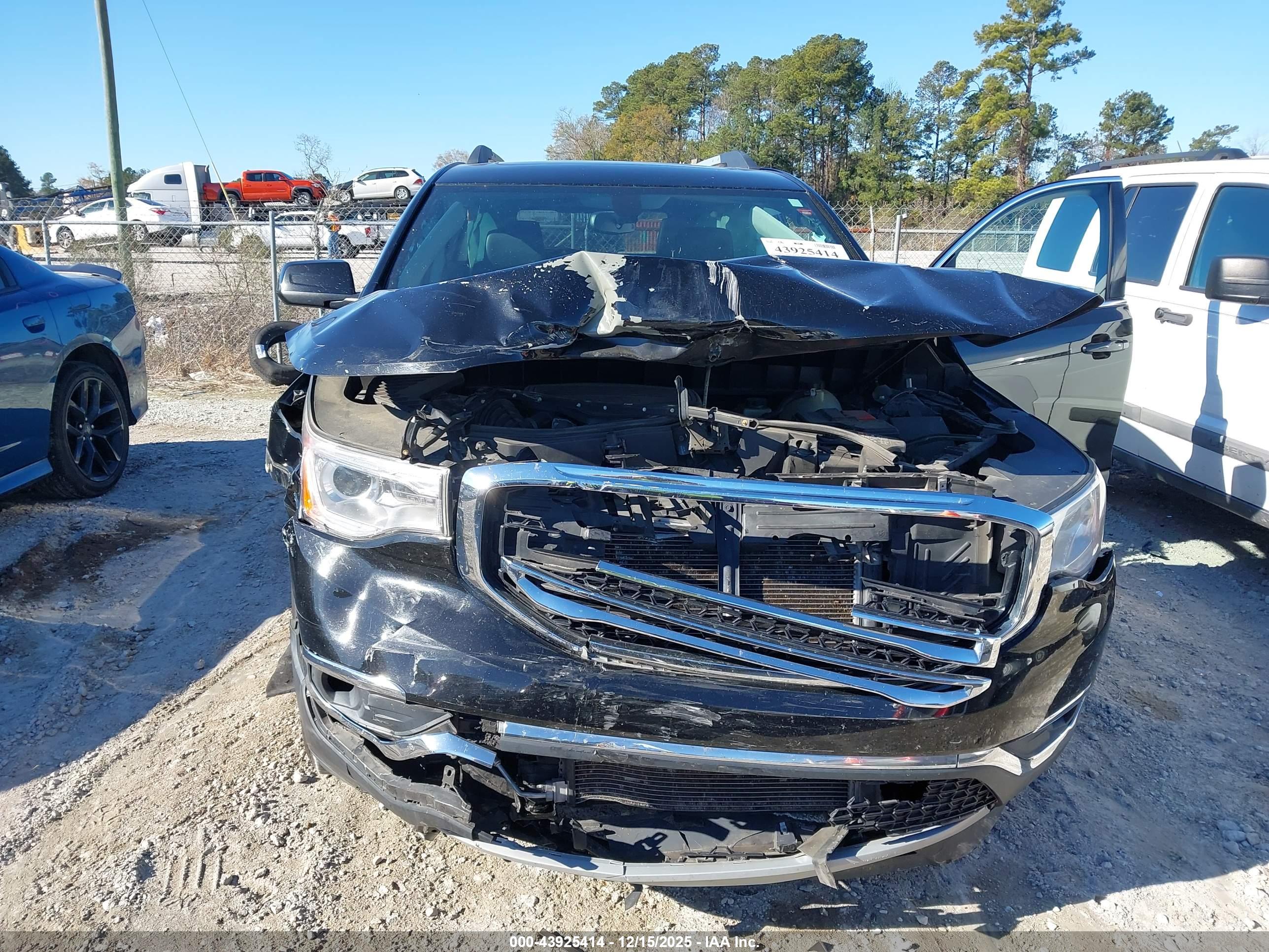 GMC ACADIA image 6