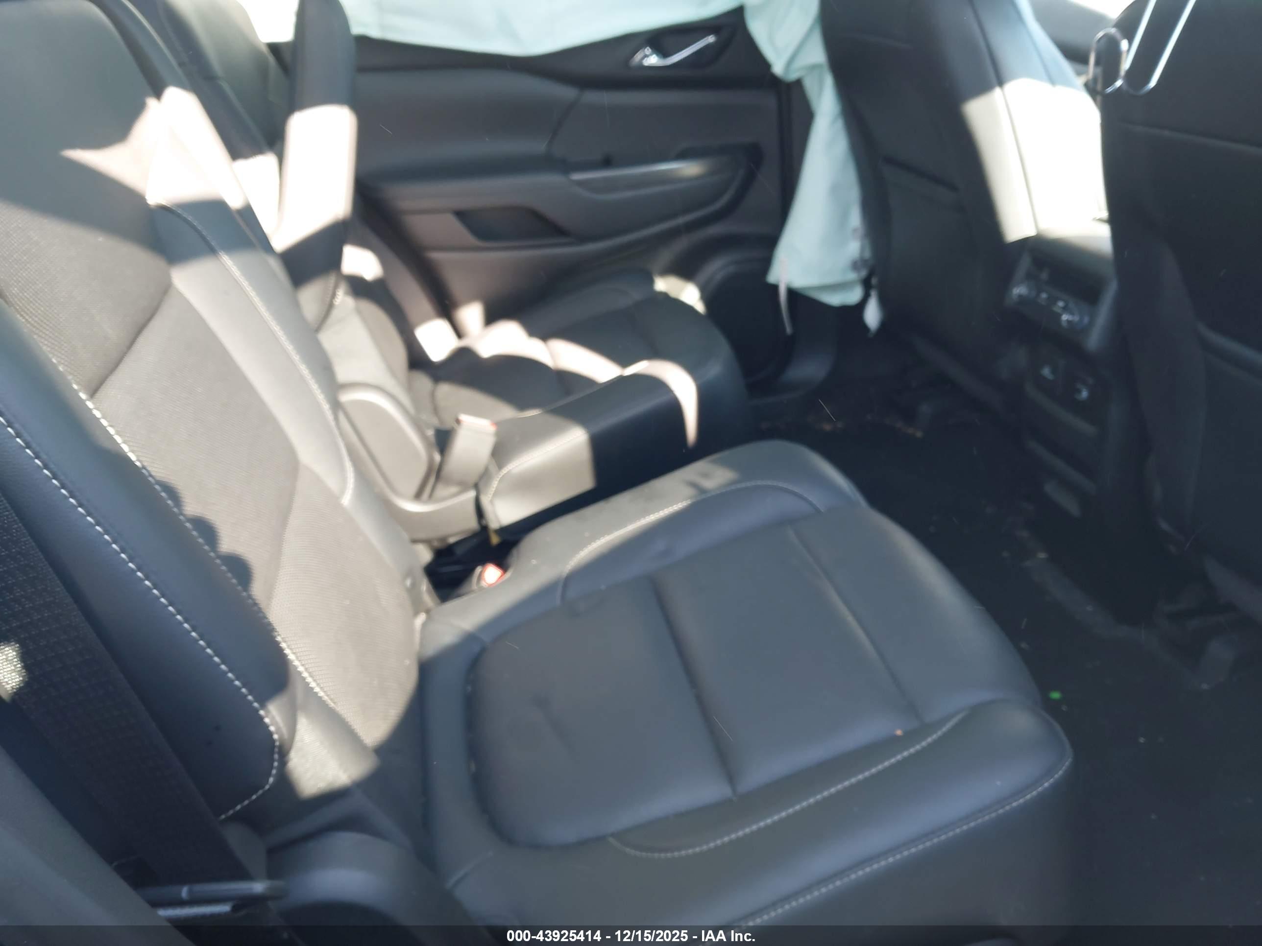 GMC ACADIA image 8