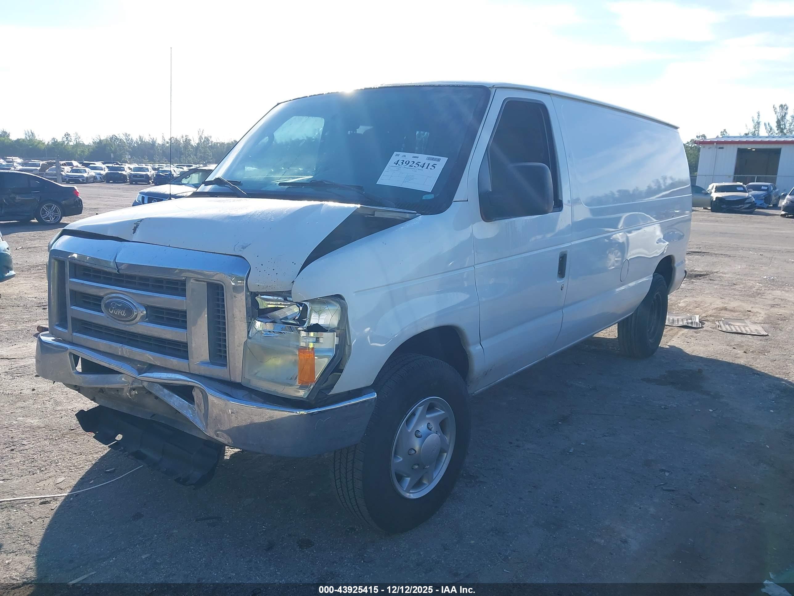 FORD E-250 image 2