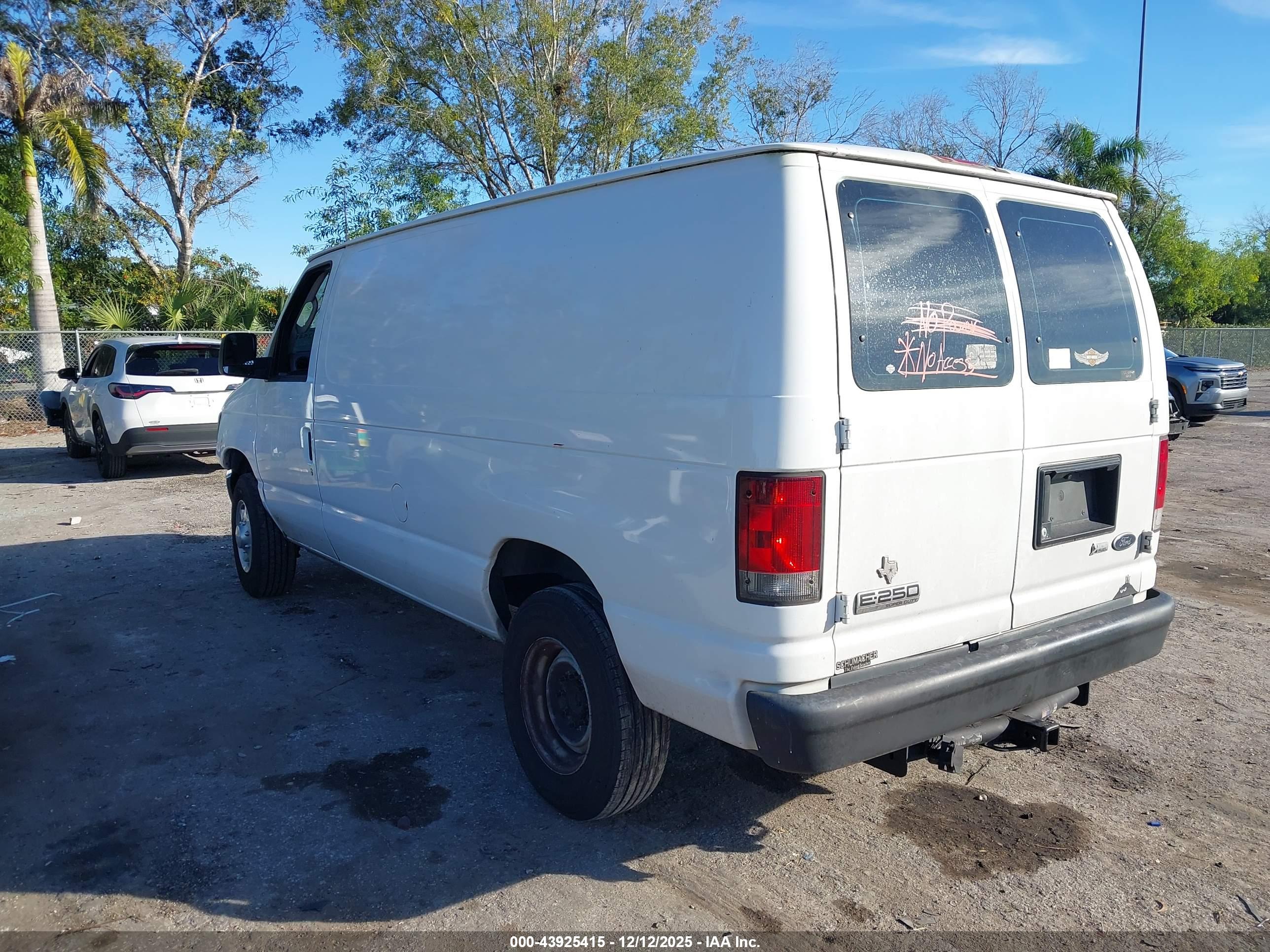 FORD E-250 image 3