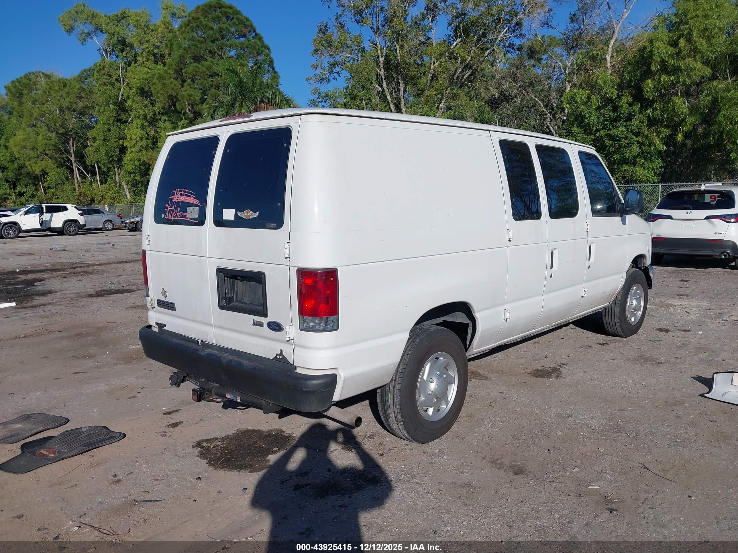 FORD E-250 image 4