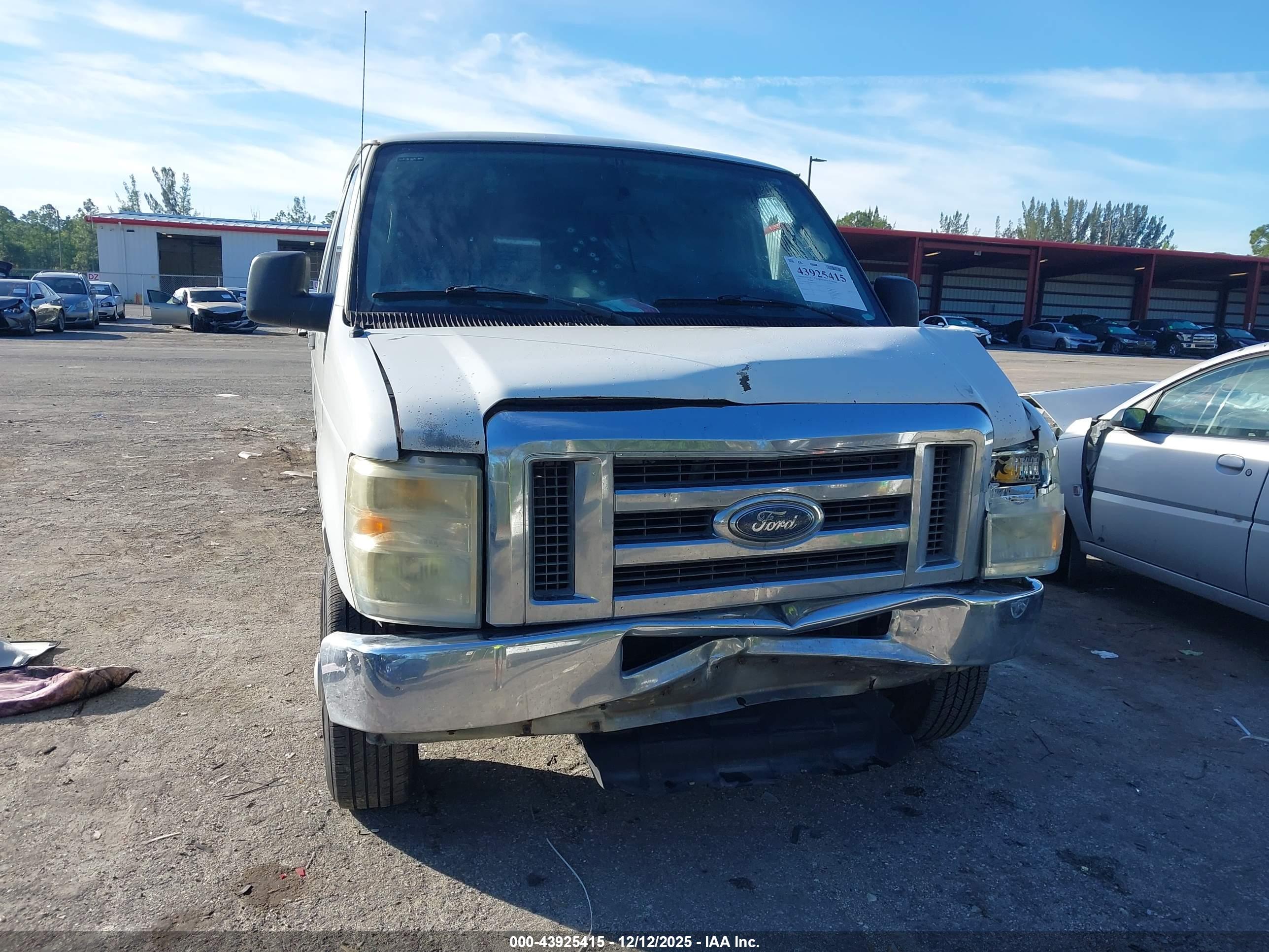 FORD E-250 image 6