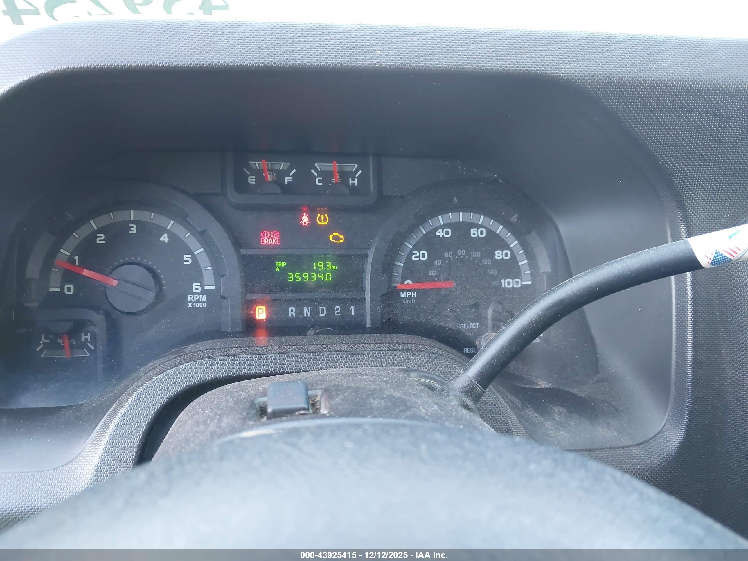 FORD E-250 image 7