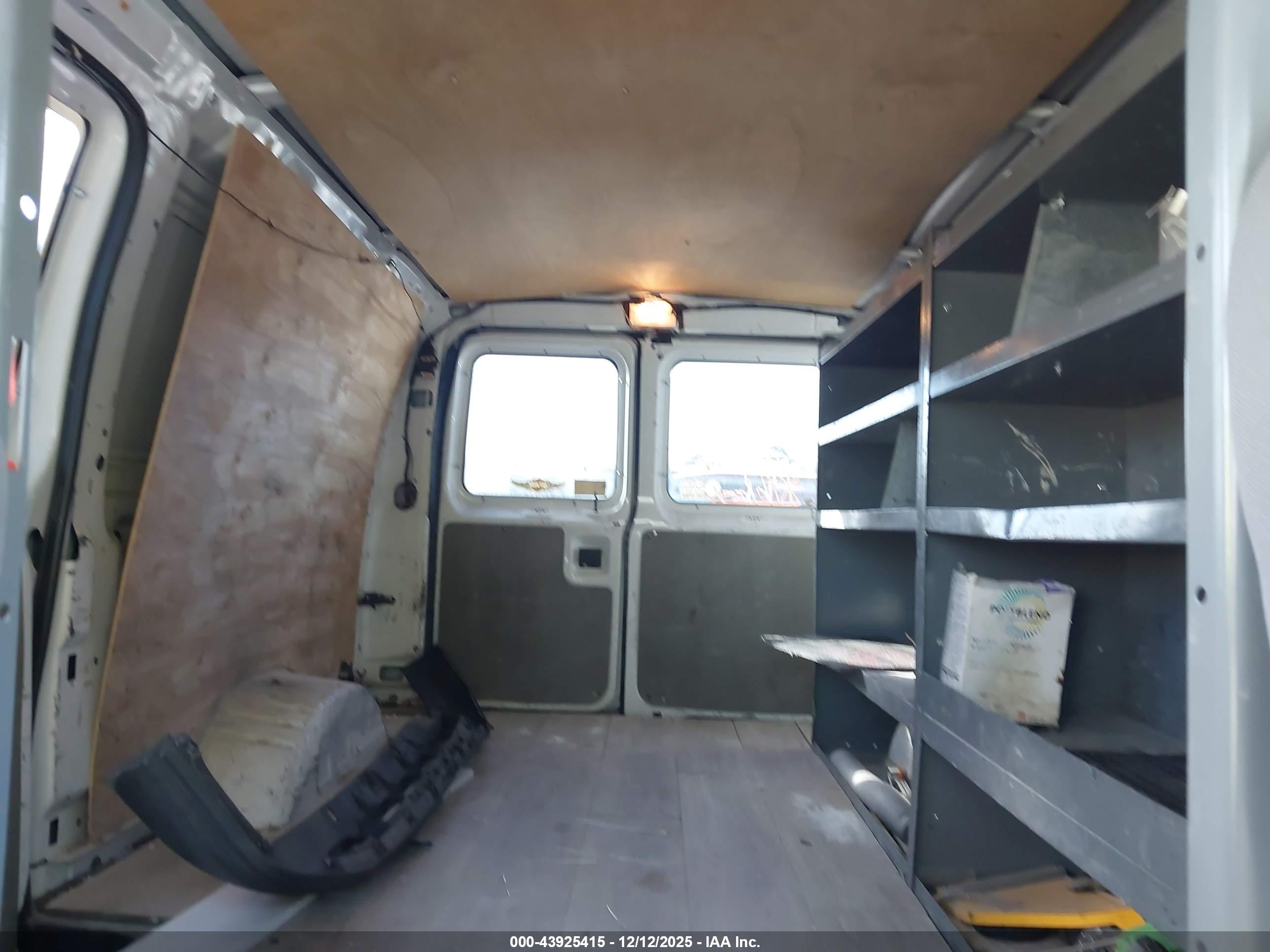 FORD E-250 image 8