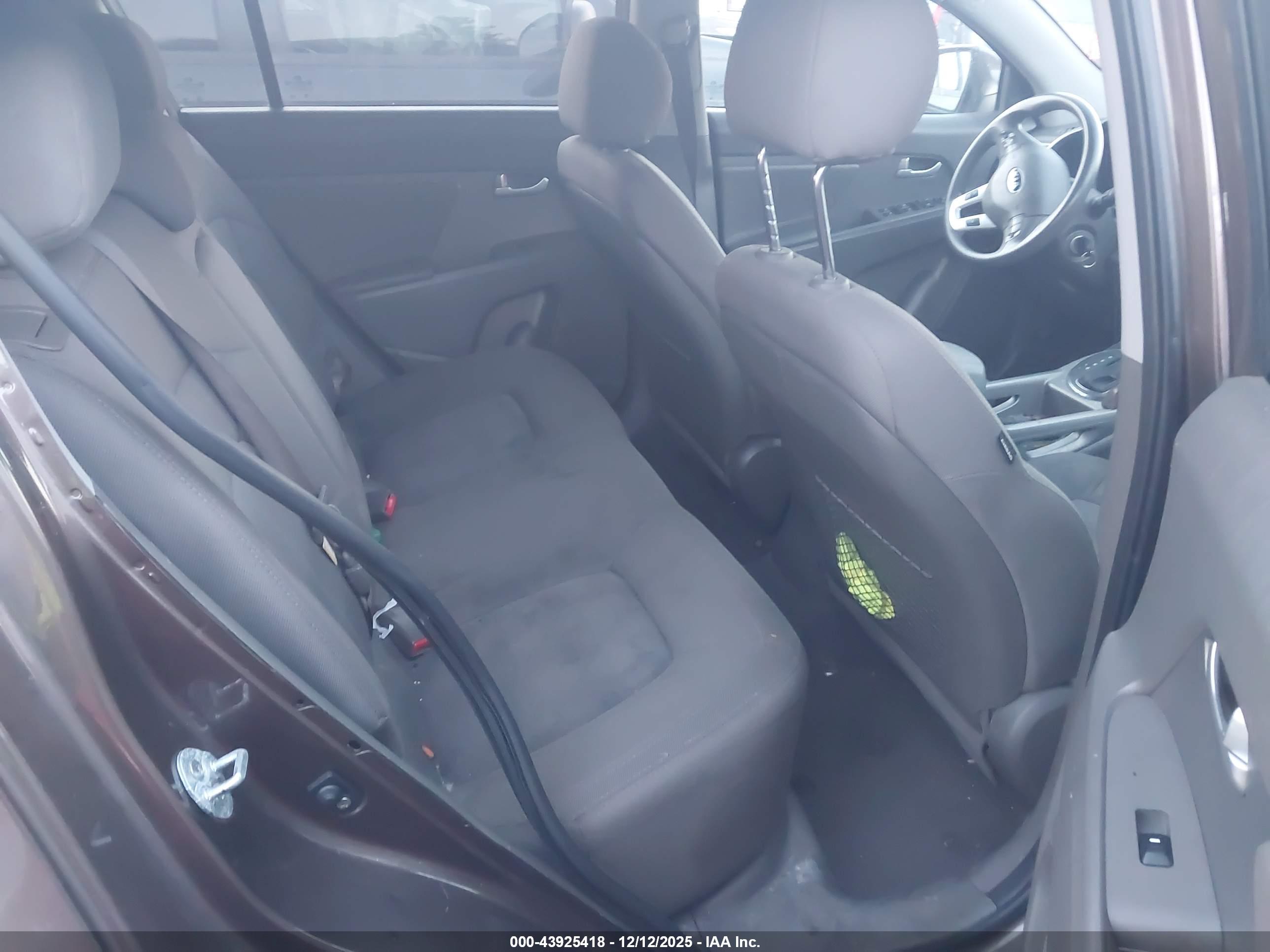 KIA SPORTAGE image 8