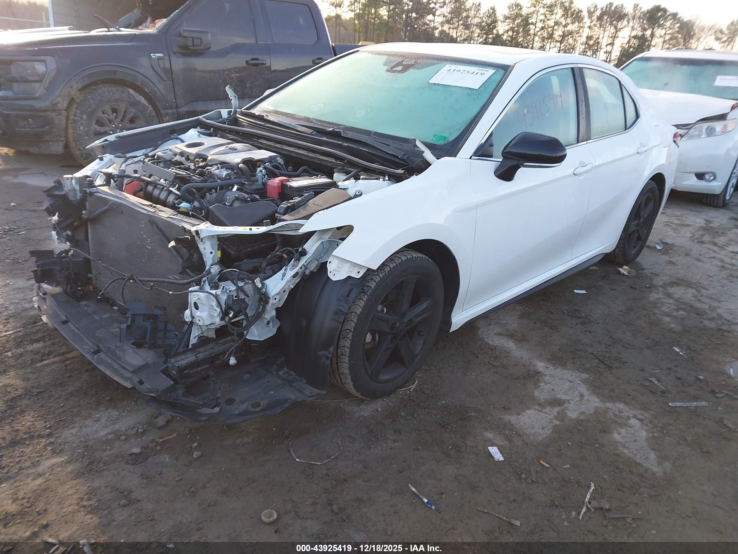 TOYOTA CAMRY image 2