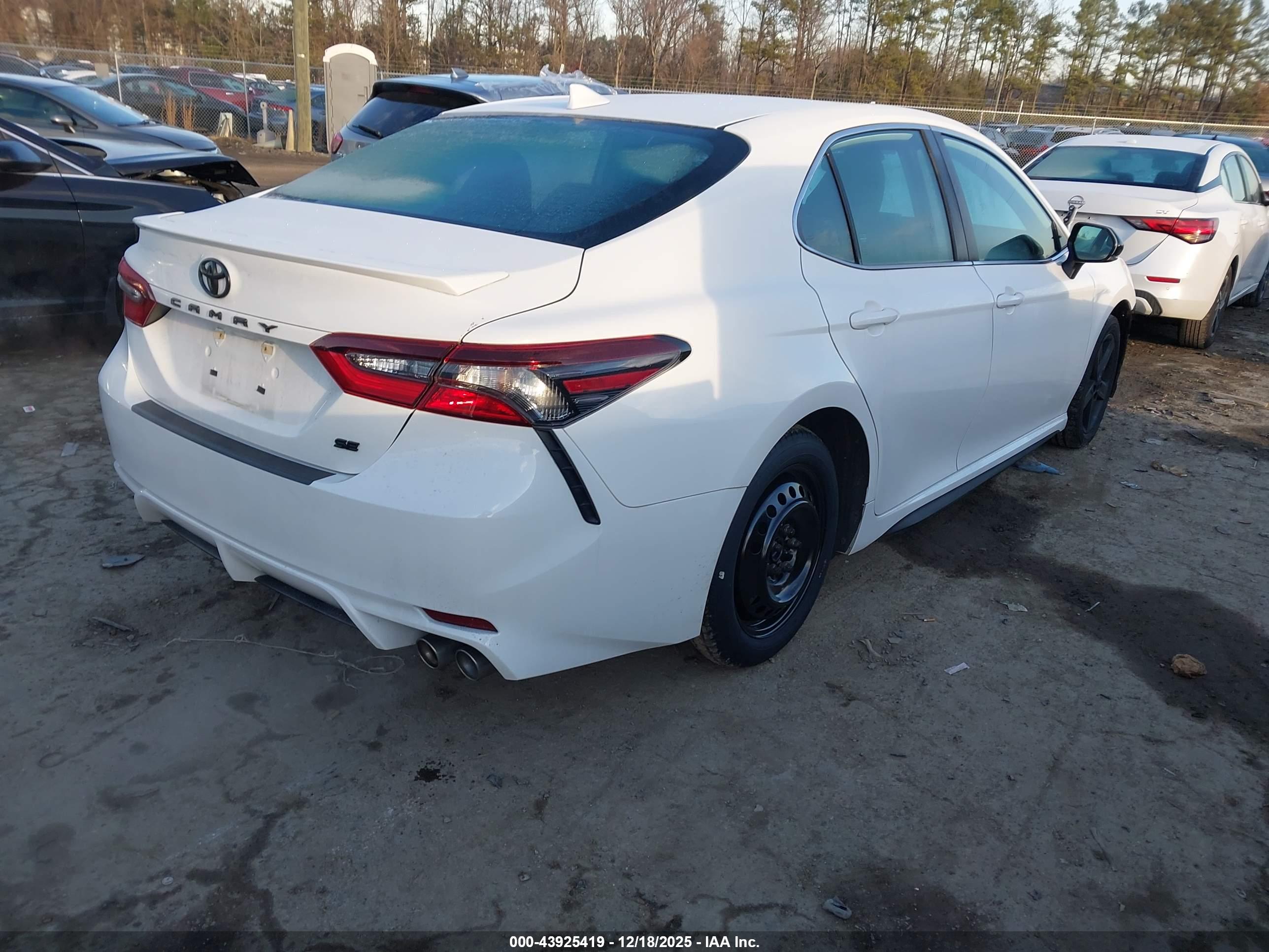 TOYOTA CAMRY image 4