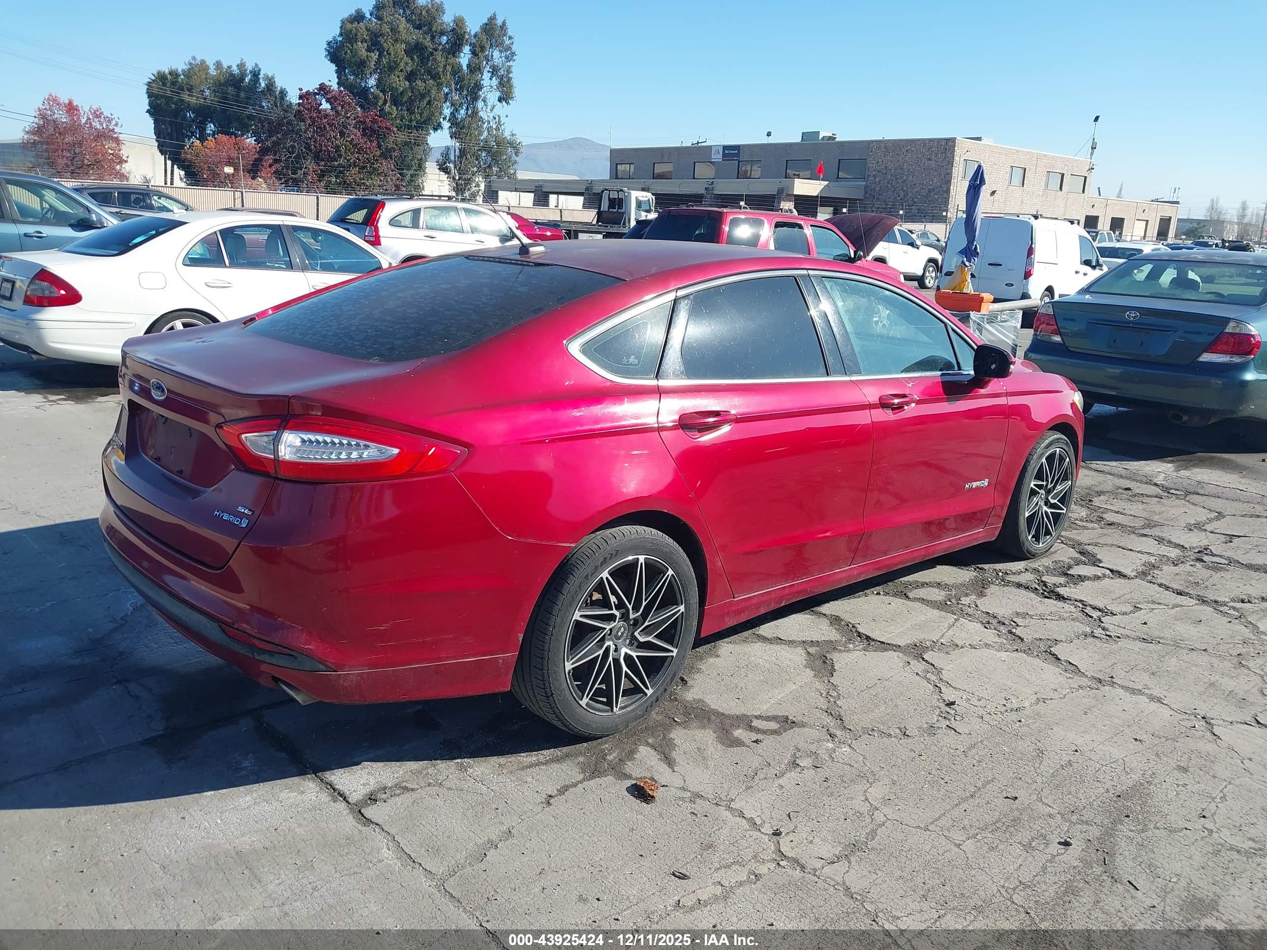 FORD FUSION image 4