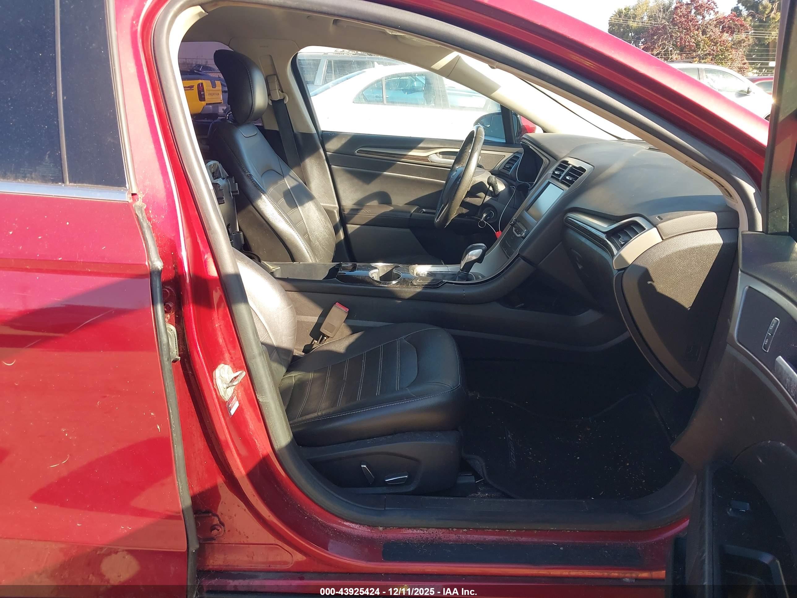 FORD FUSION image 5
