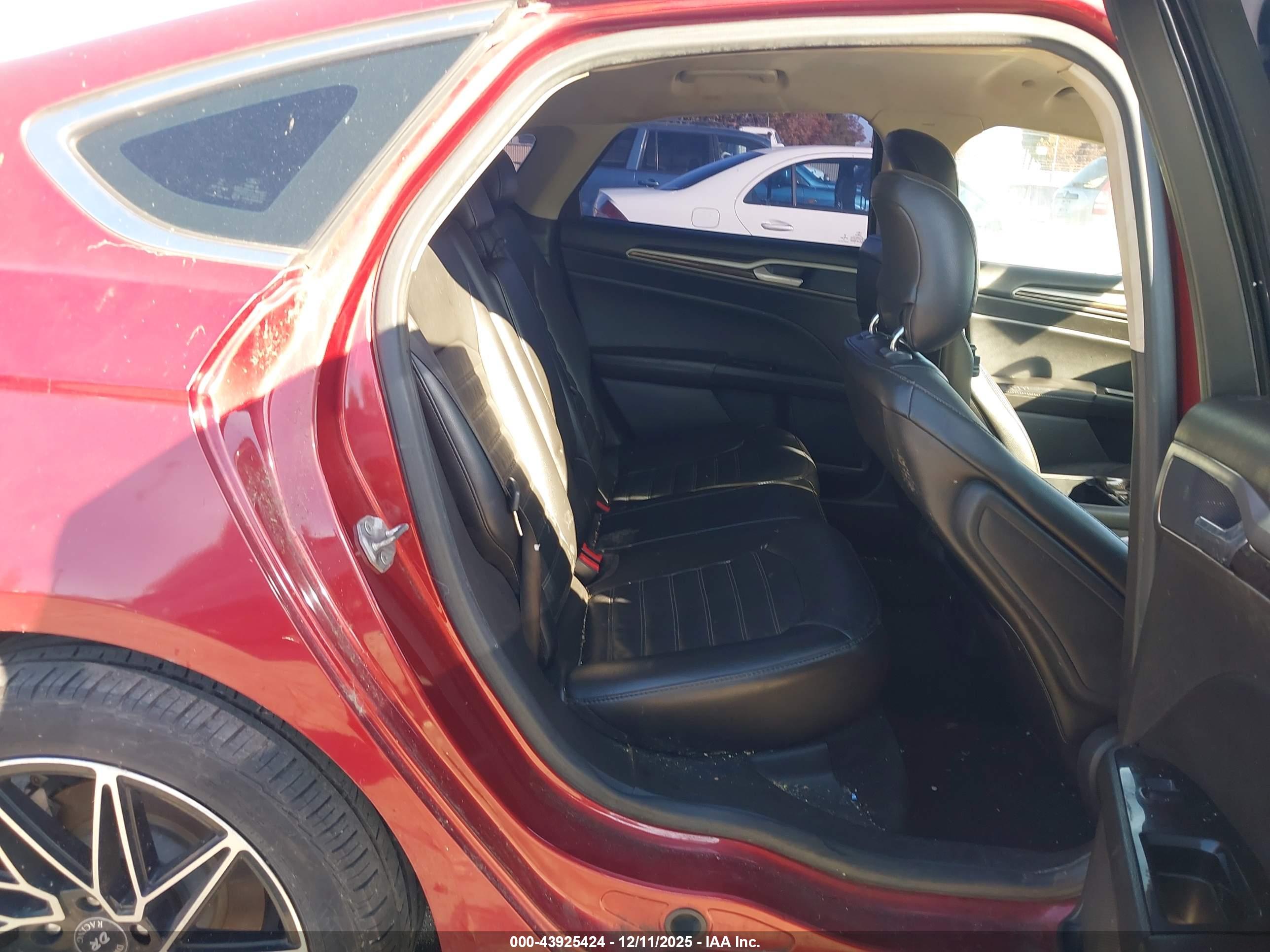 FORD FUSION image 8