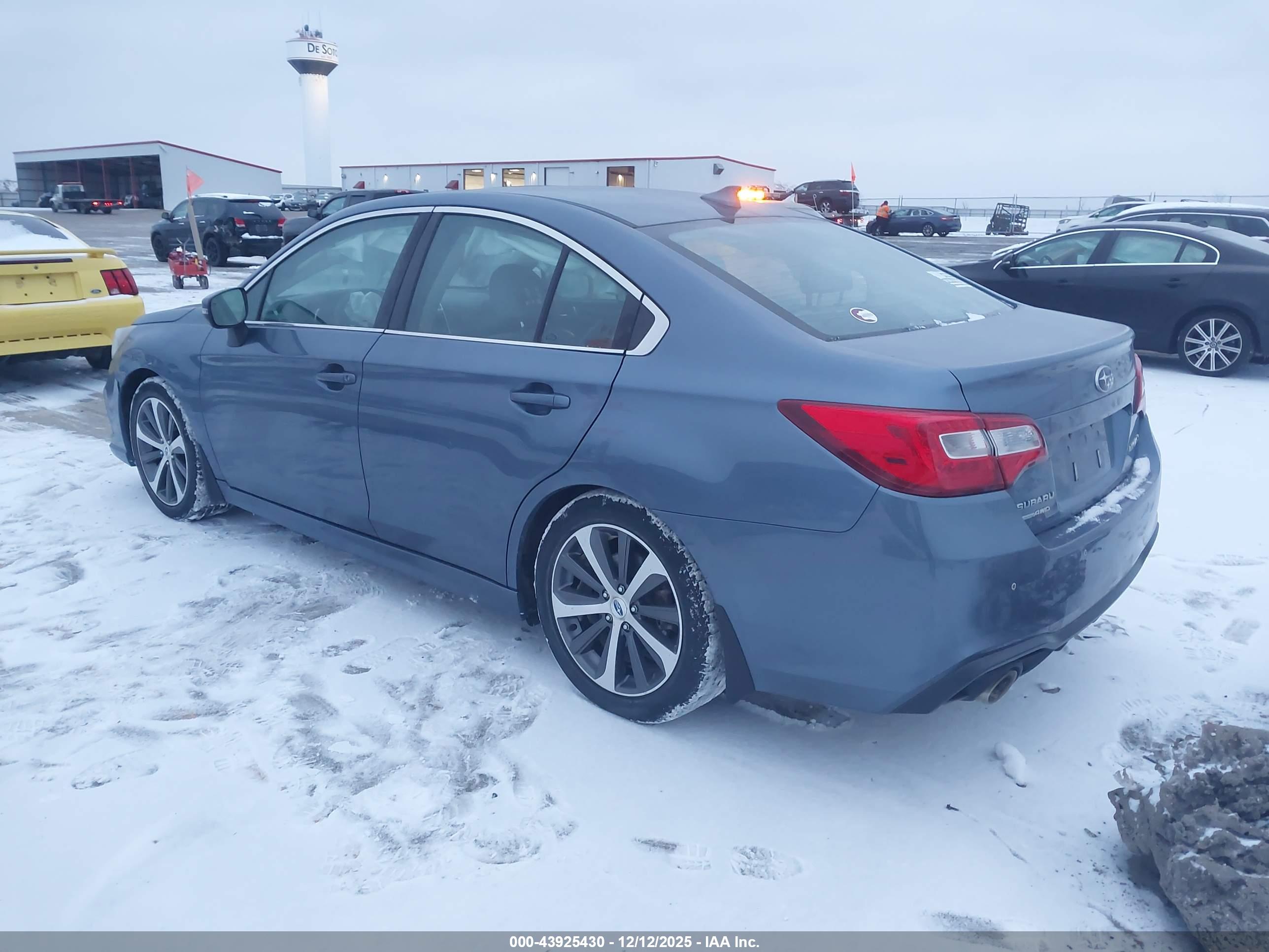 SUBARU LEGACY image 3