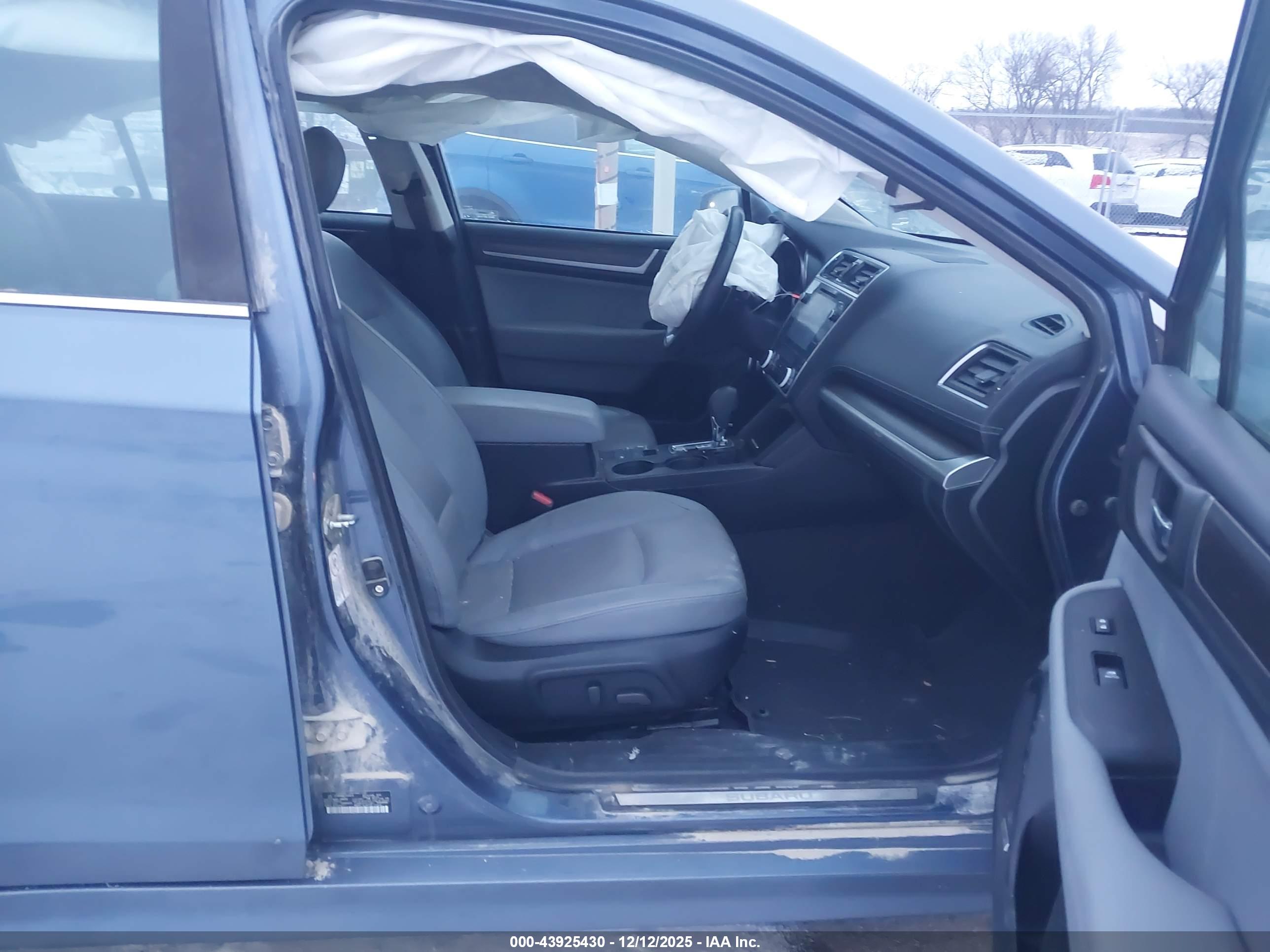 SUBARU LEGACY image 5
