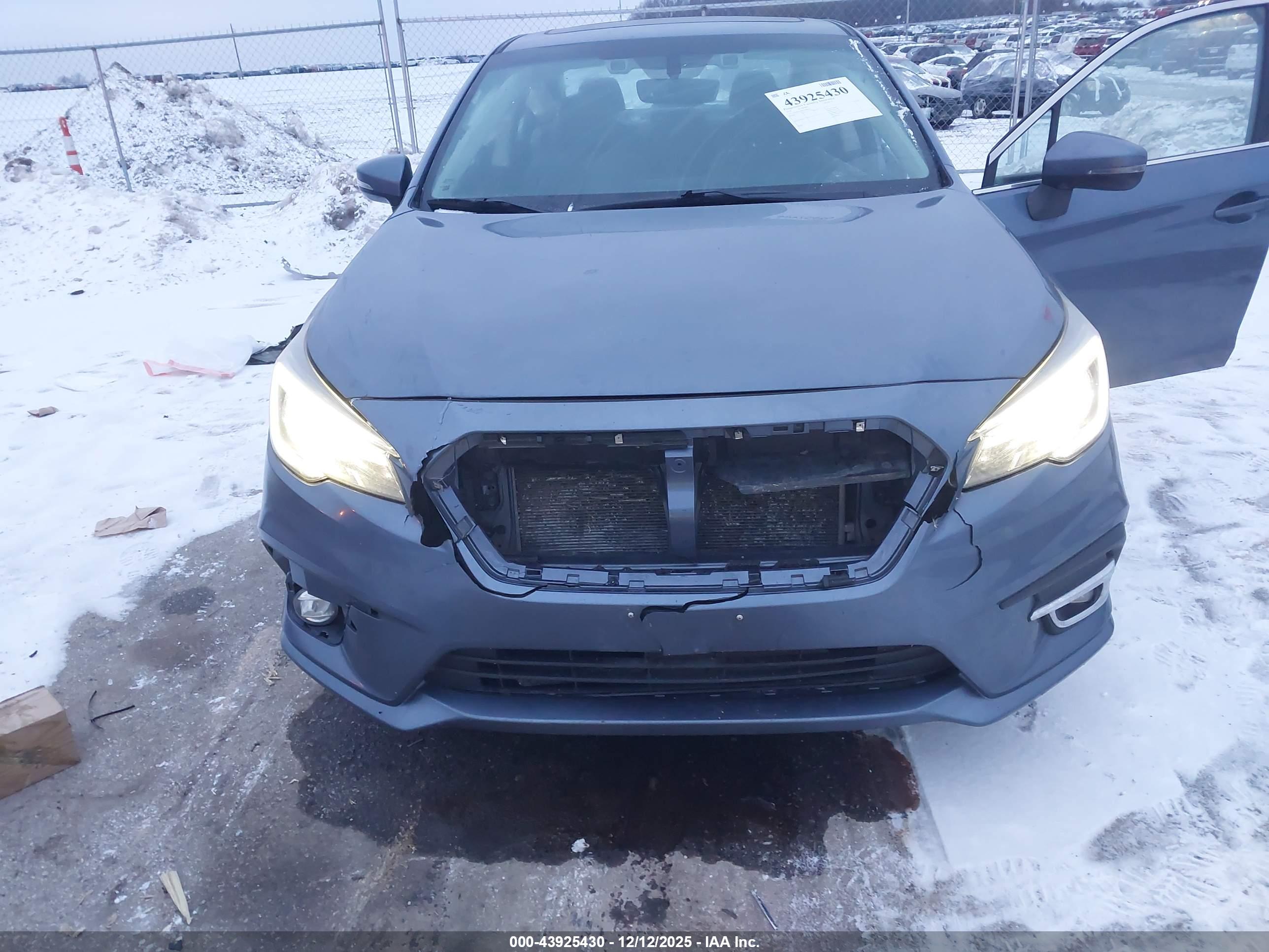 SUBARU LEGACY image 6