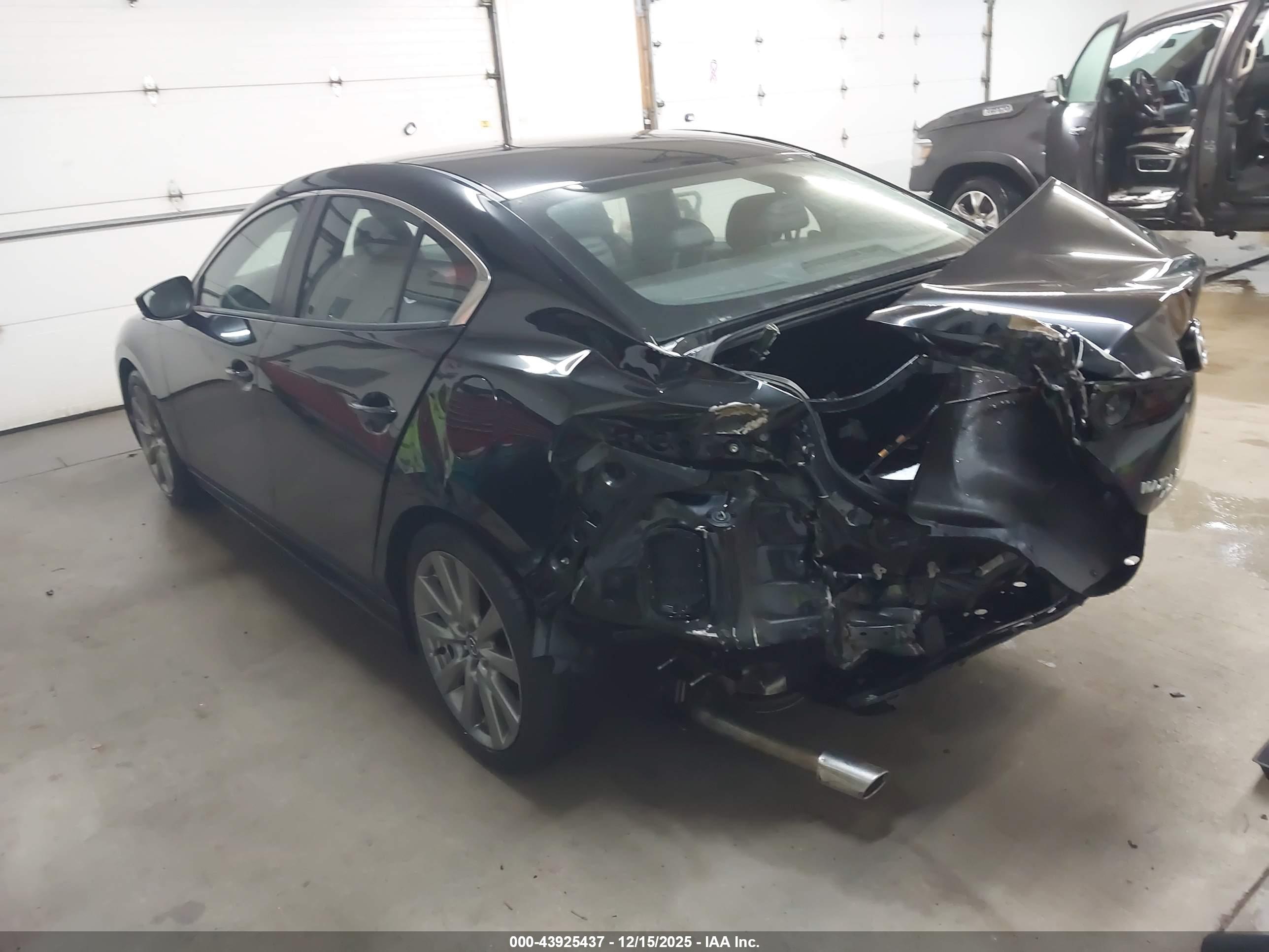 MAZDA MAZDA3 image 3