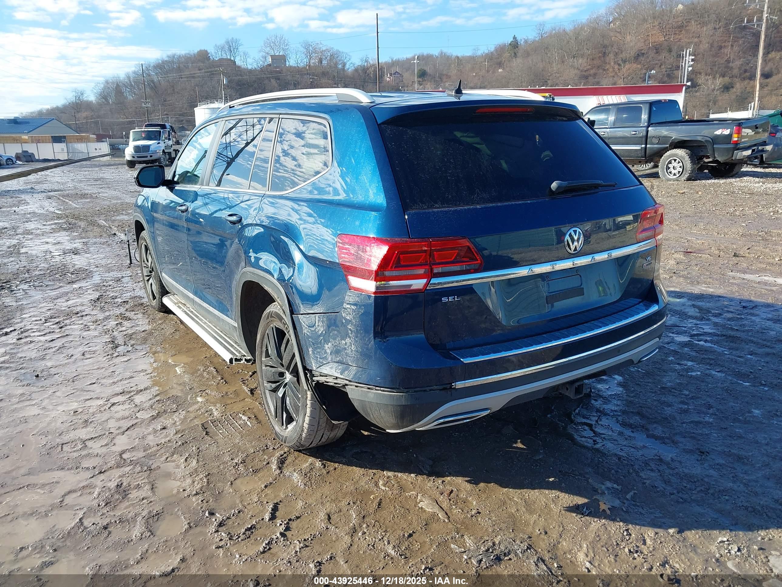 VOLKSWAGEN ATLAS image 3