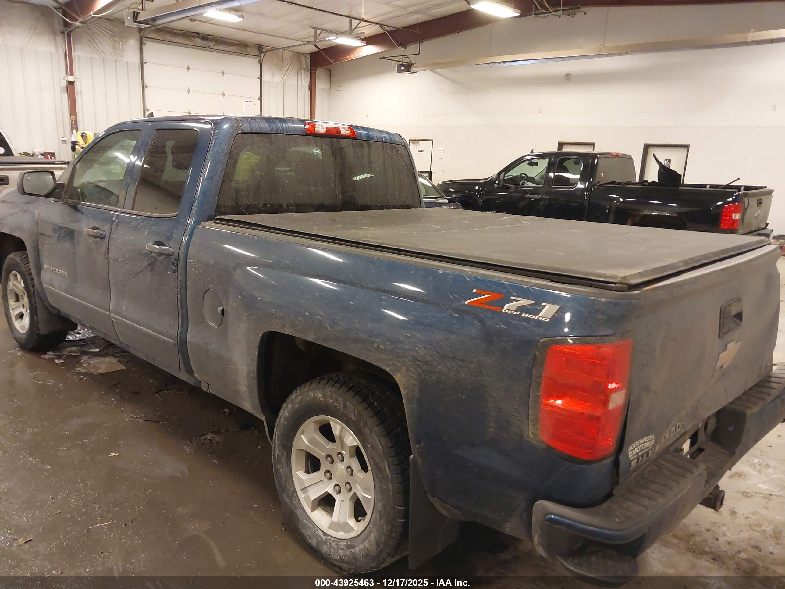CHEVROLET SILVERADO image 3