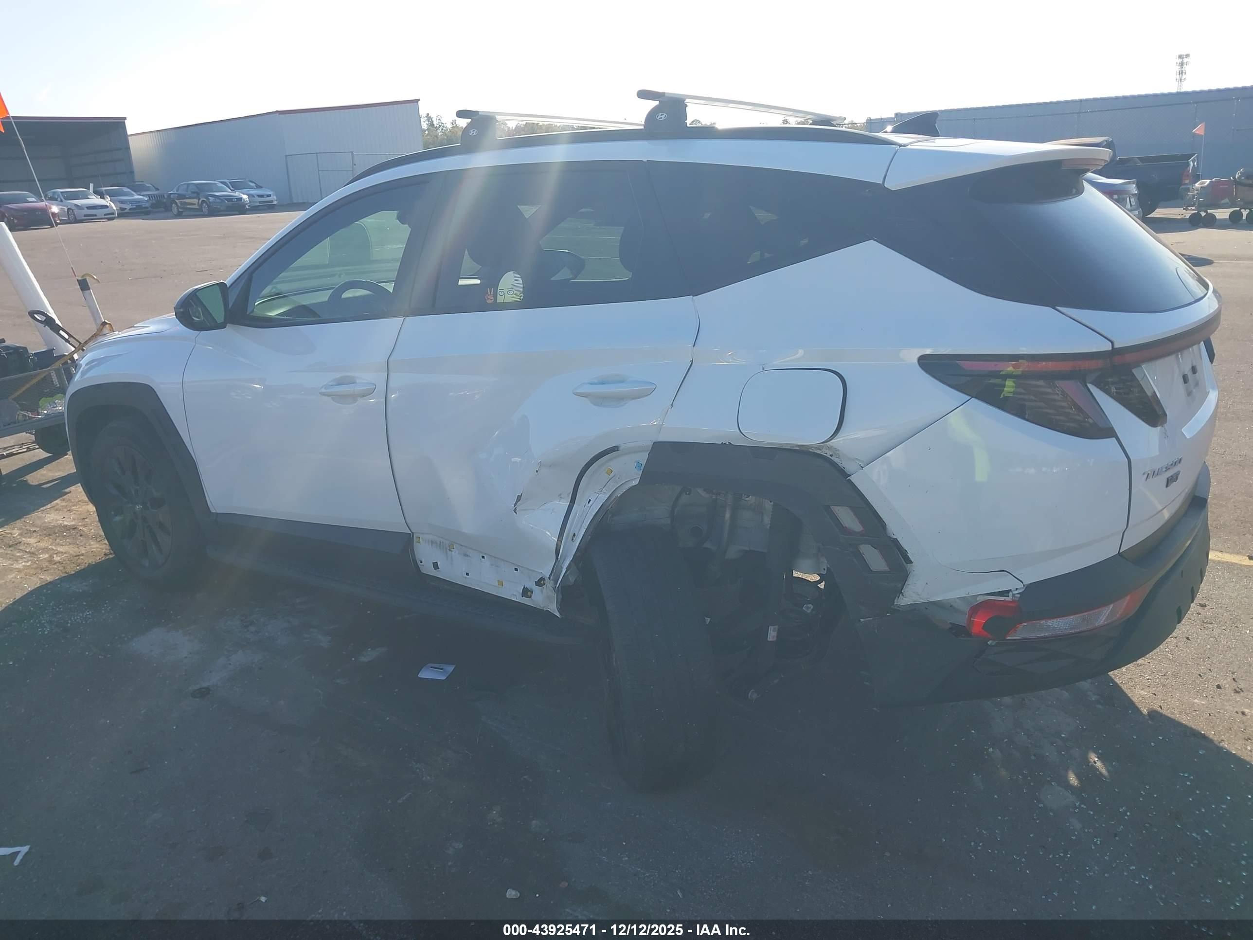 HYUNDAI TUCSON image 3