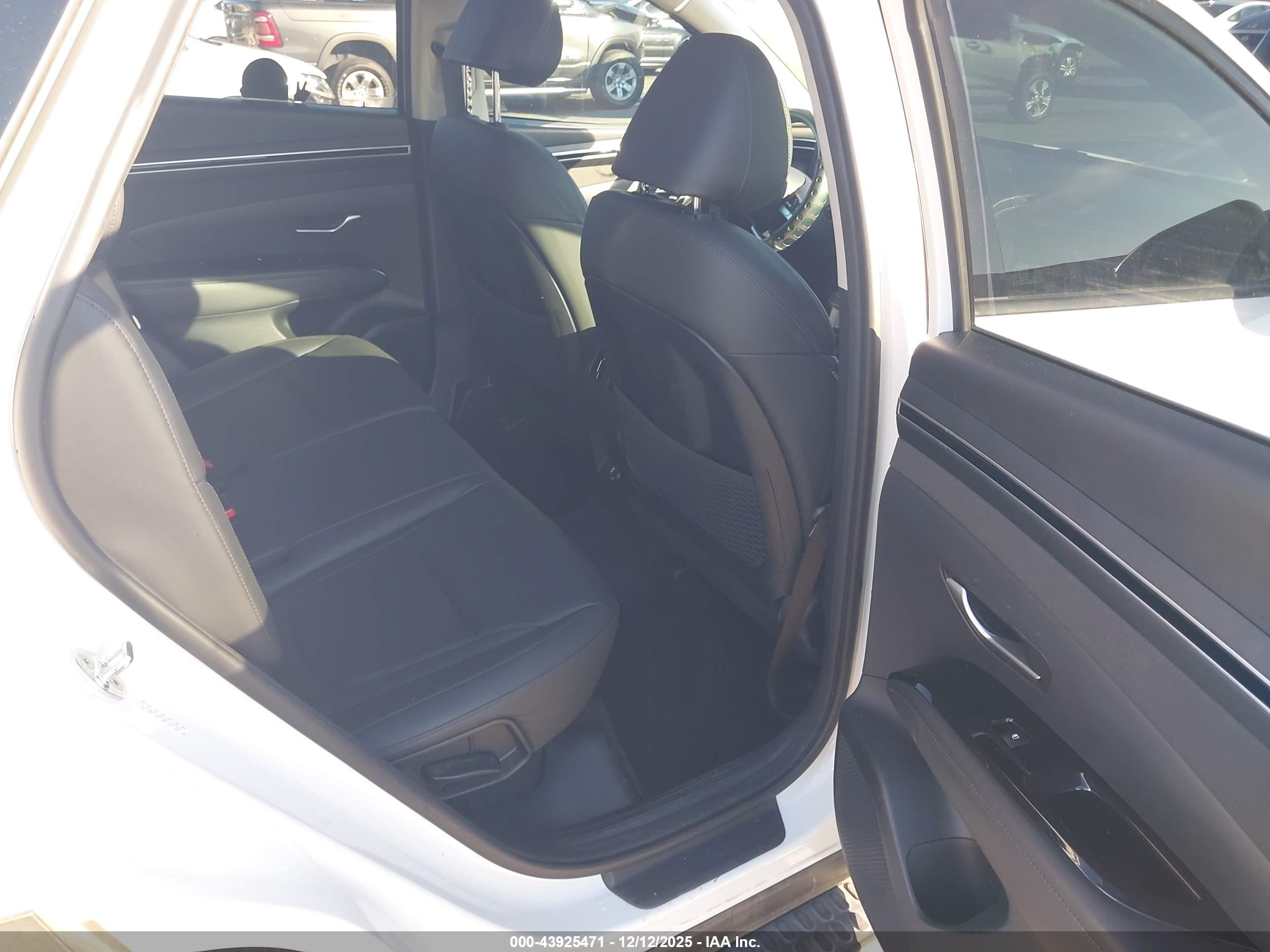 HYUNDAI TUCSON image 8