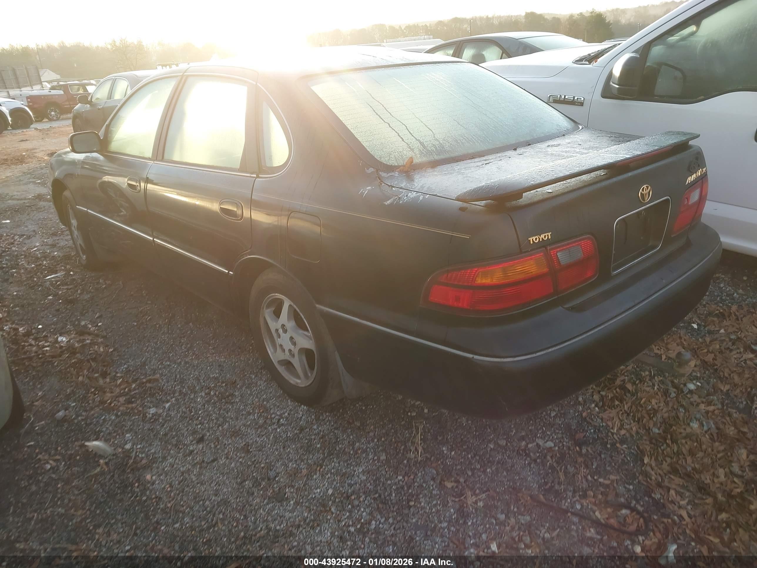 TOYOTA AVALON image 3