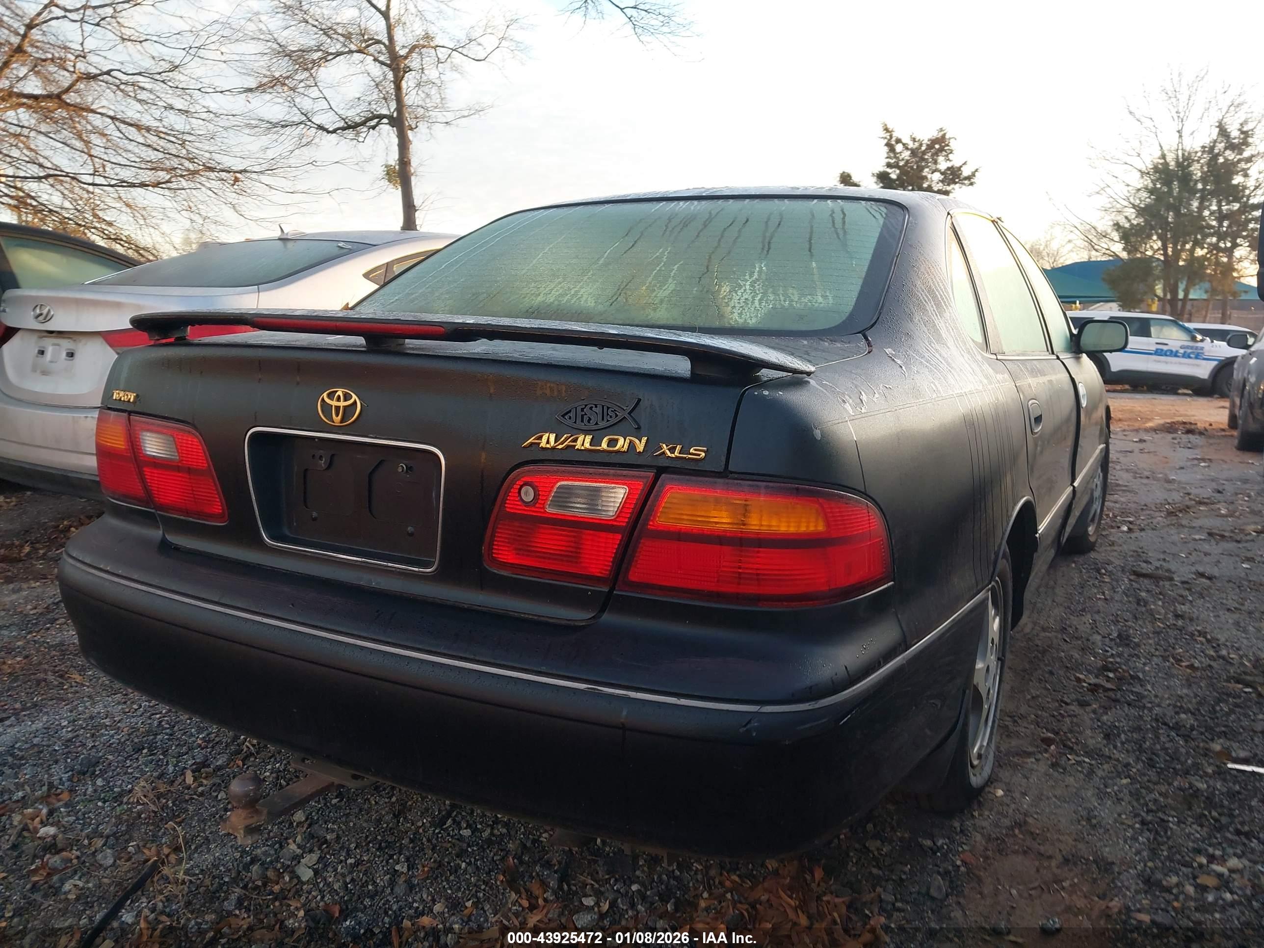 TOYOTA AVALON image 4
