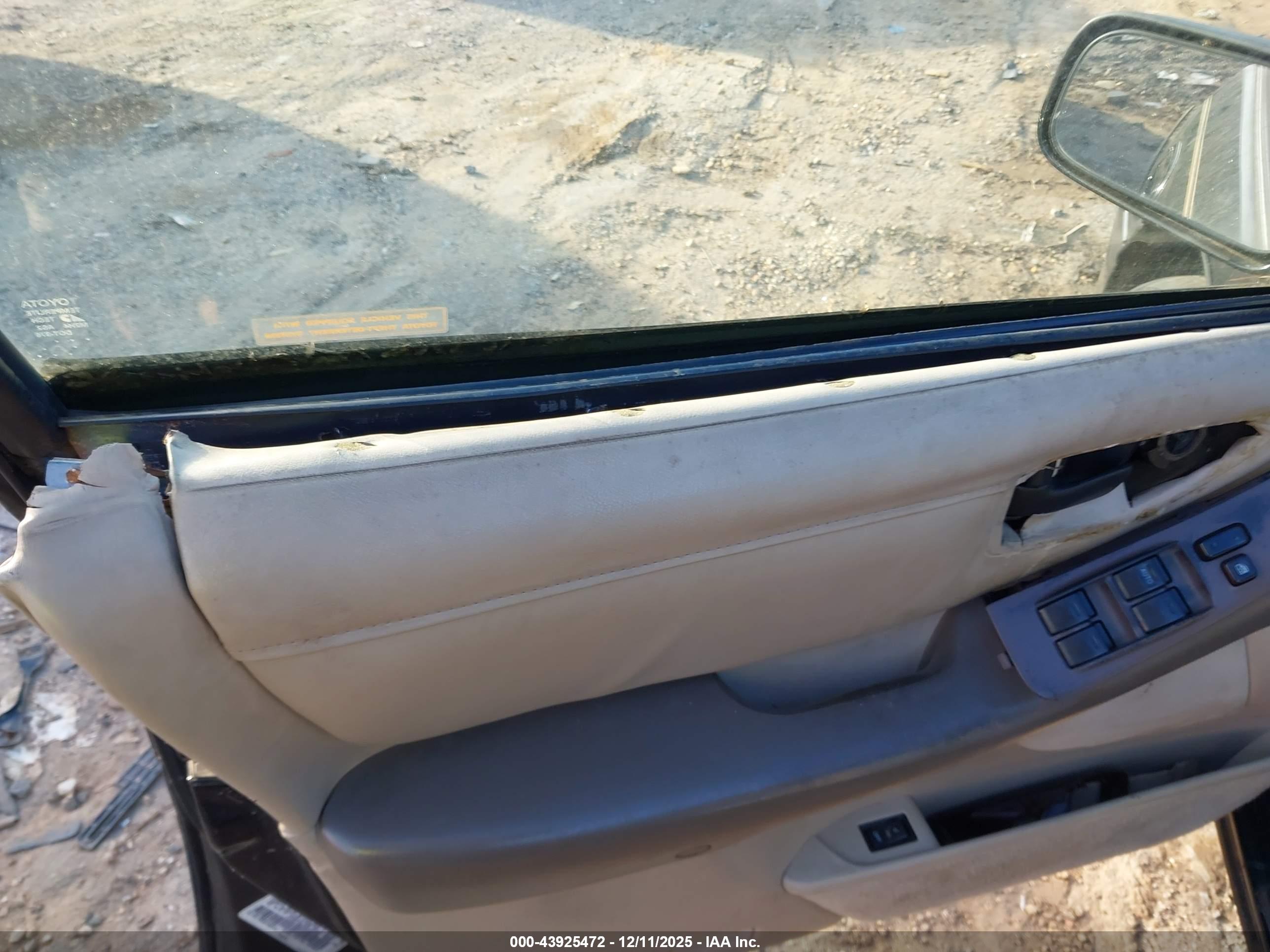 TOYOTA AVALON image 6