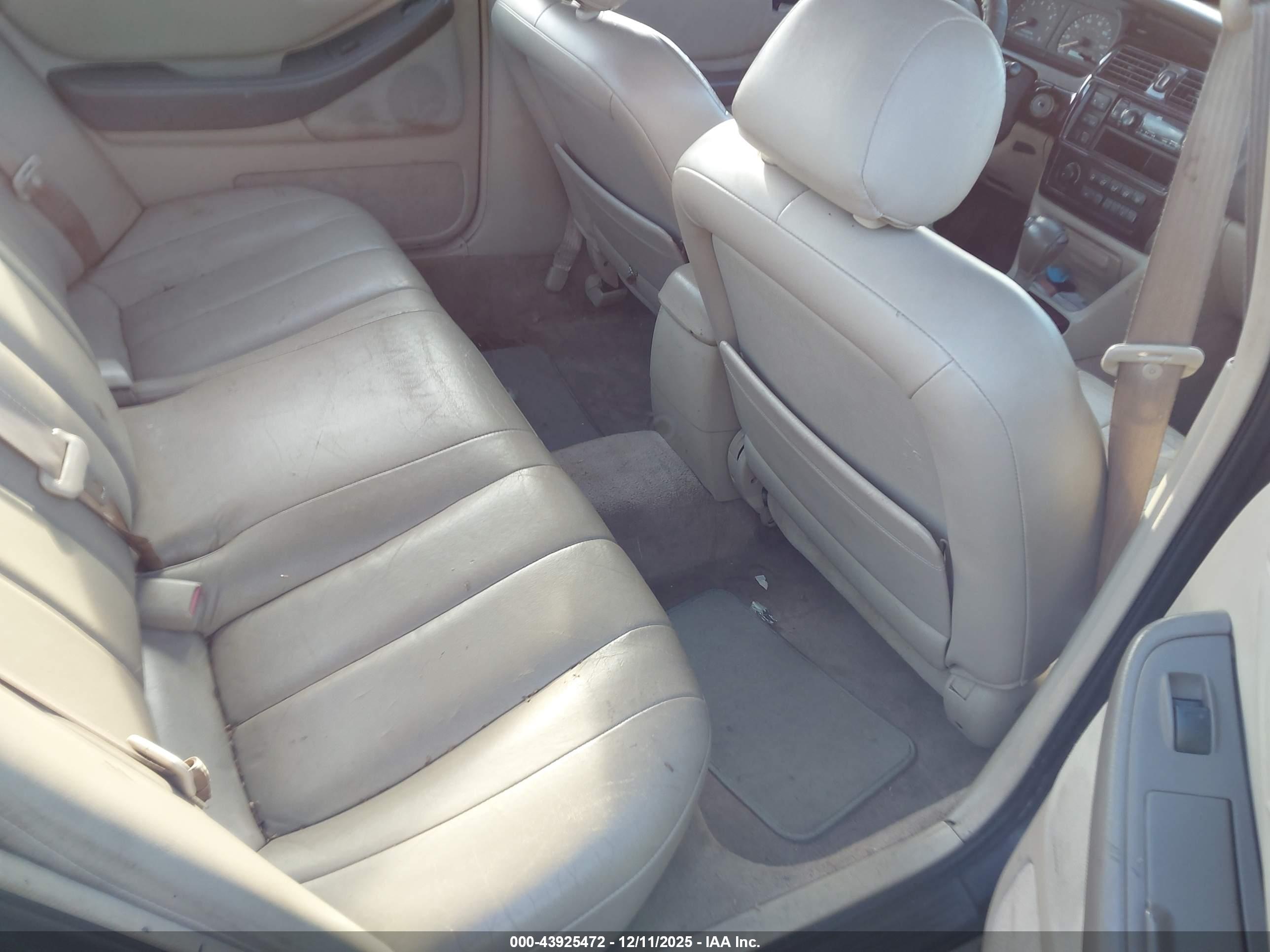 TOYOTA AVALON image 8