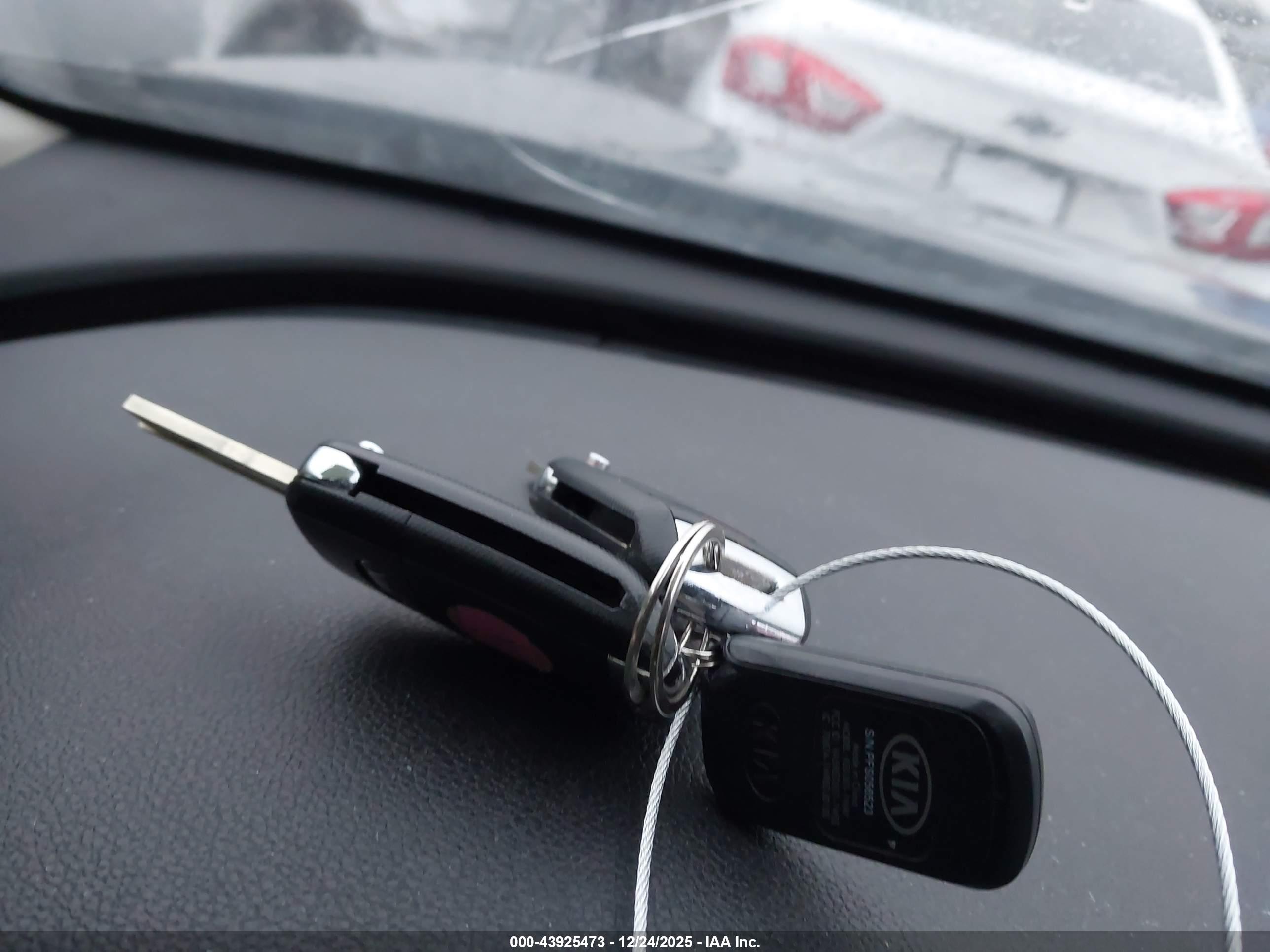 KIA SORENTO image 11