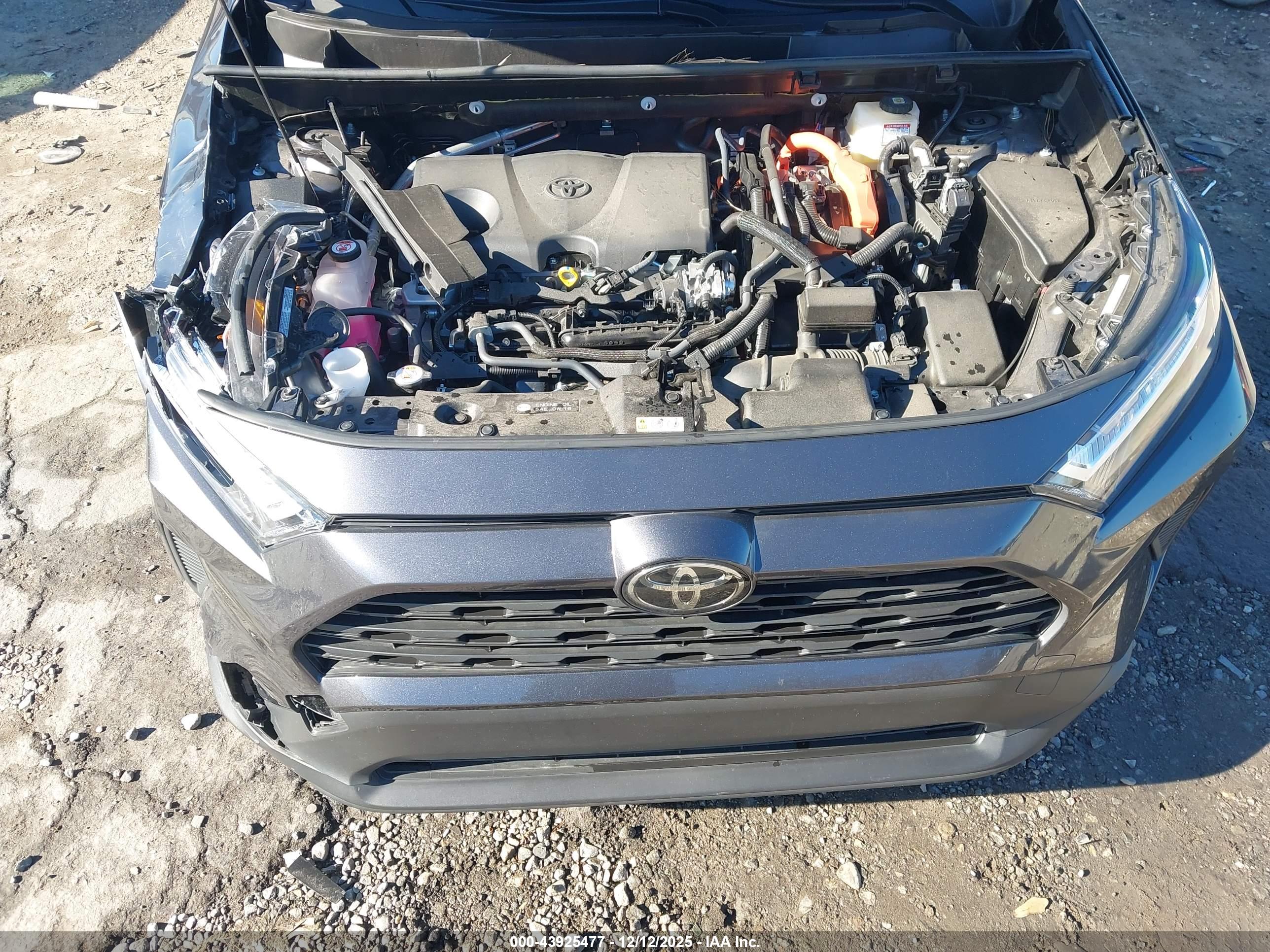TOYOTA RAV4 image 10