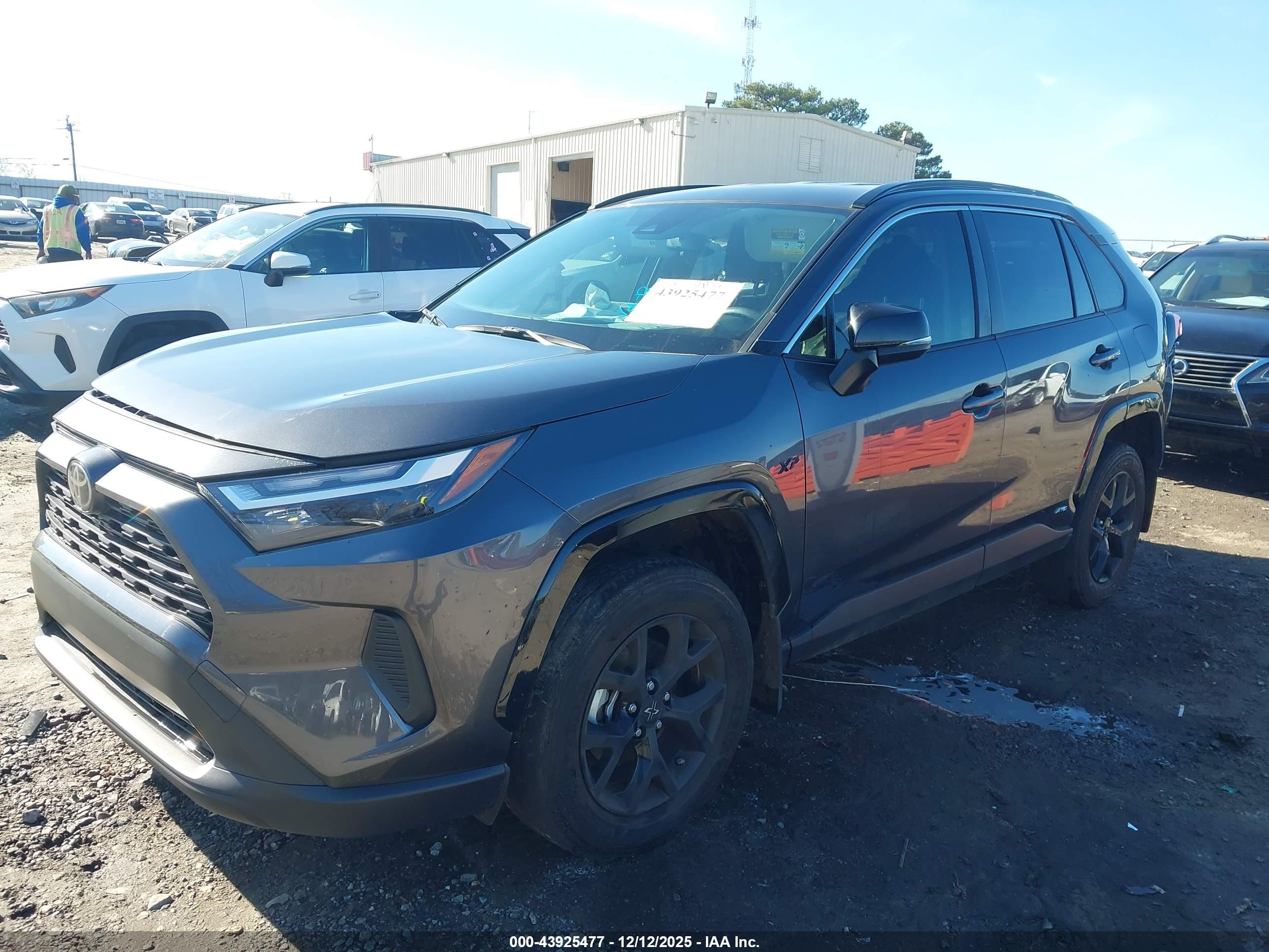 TOYOTA RAV4 image 2