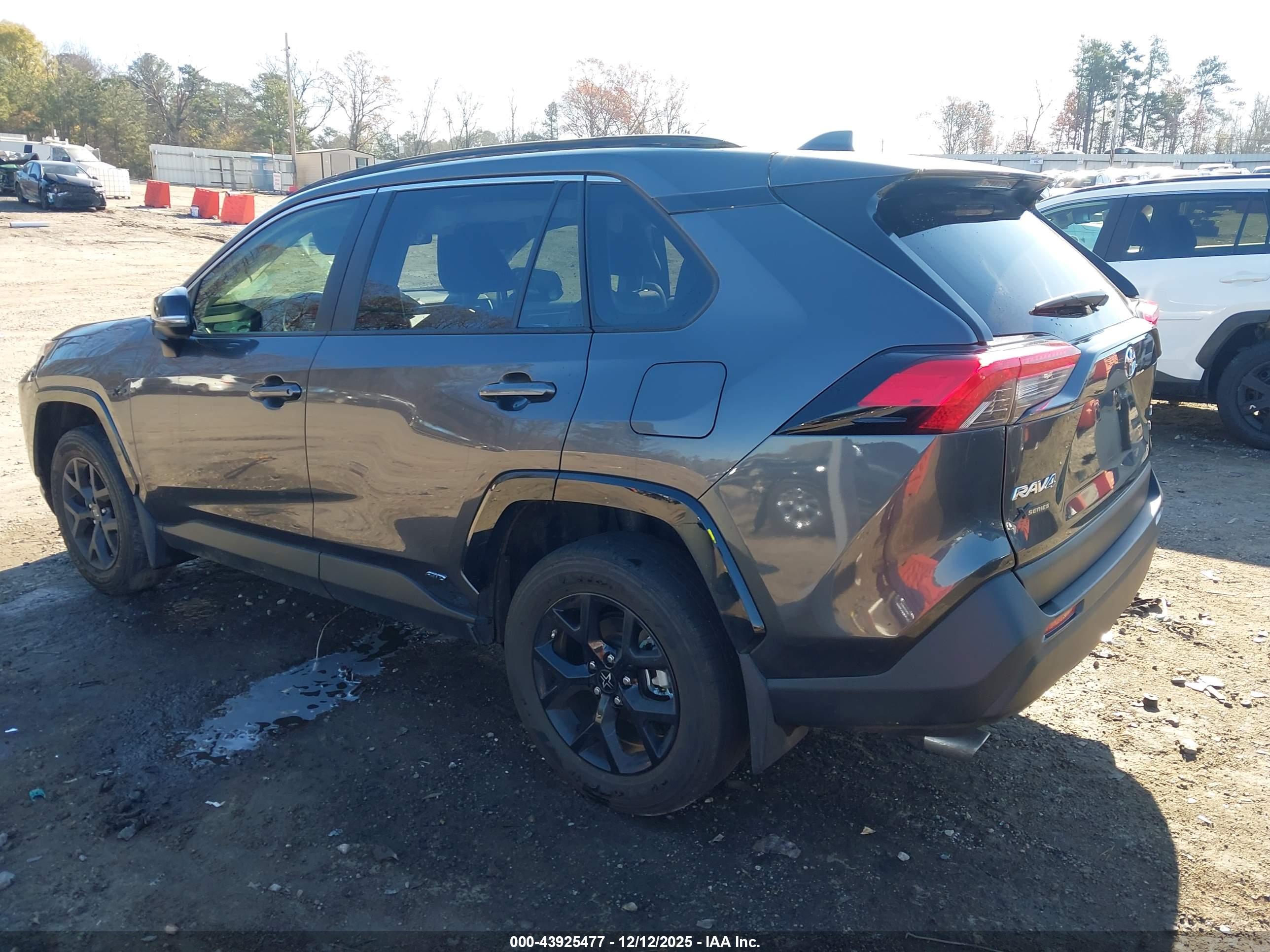 TOYOTA RAV4 image 3