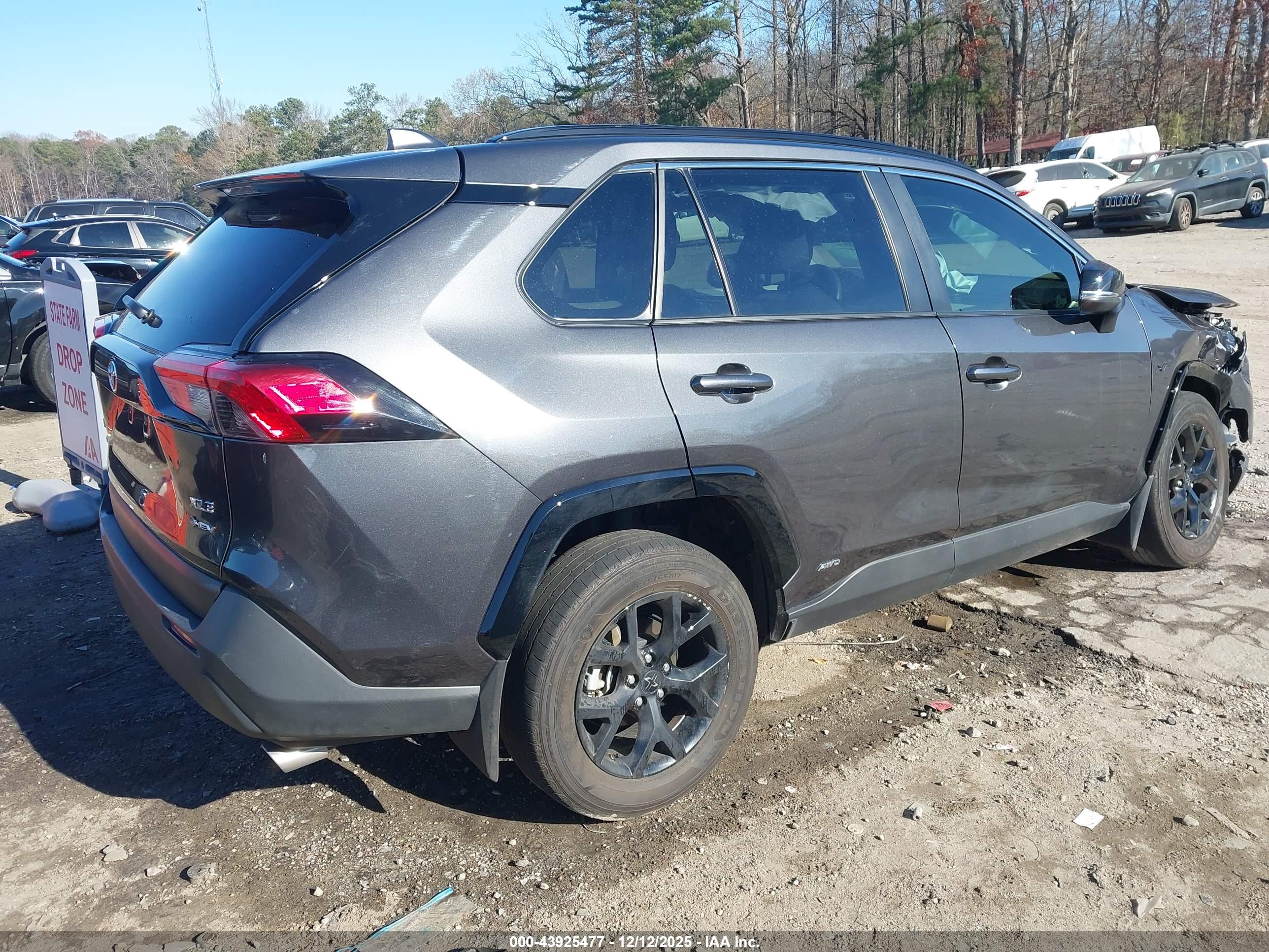 TOYOTA RAV4 image 4