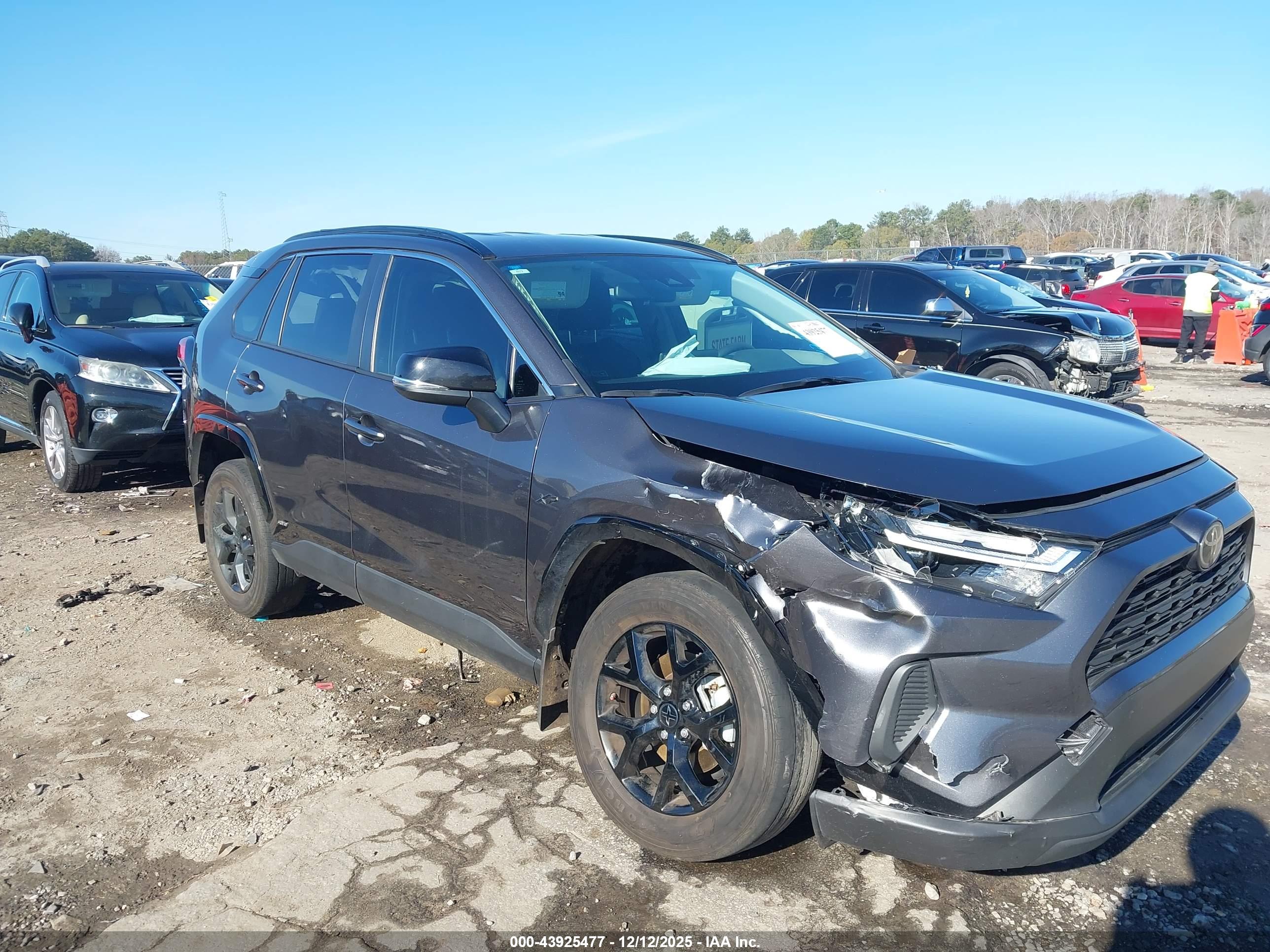 TOYOTA RAV4 image 6