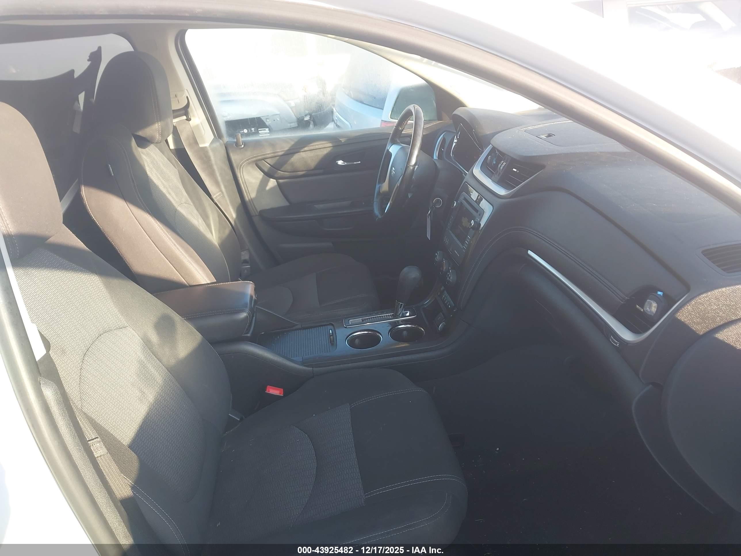 CHEVROLET TRAVERSE image 5