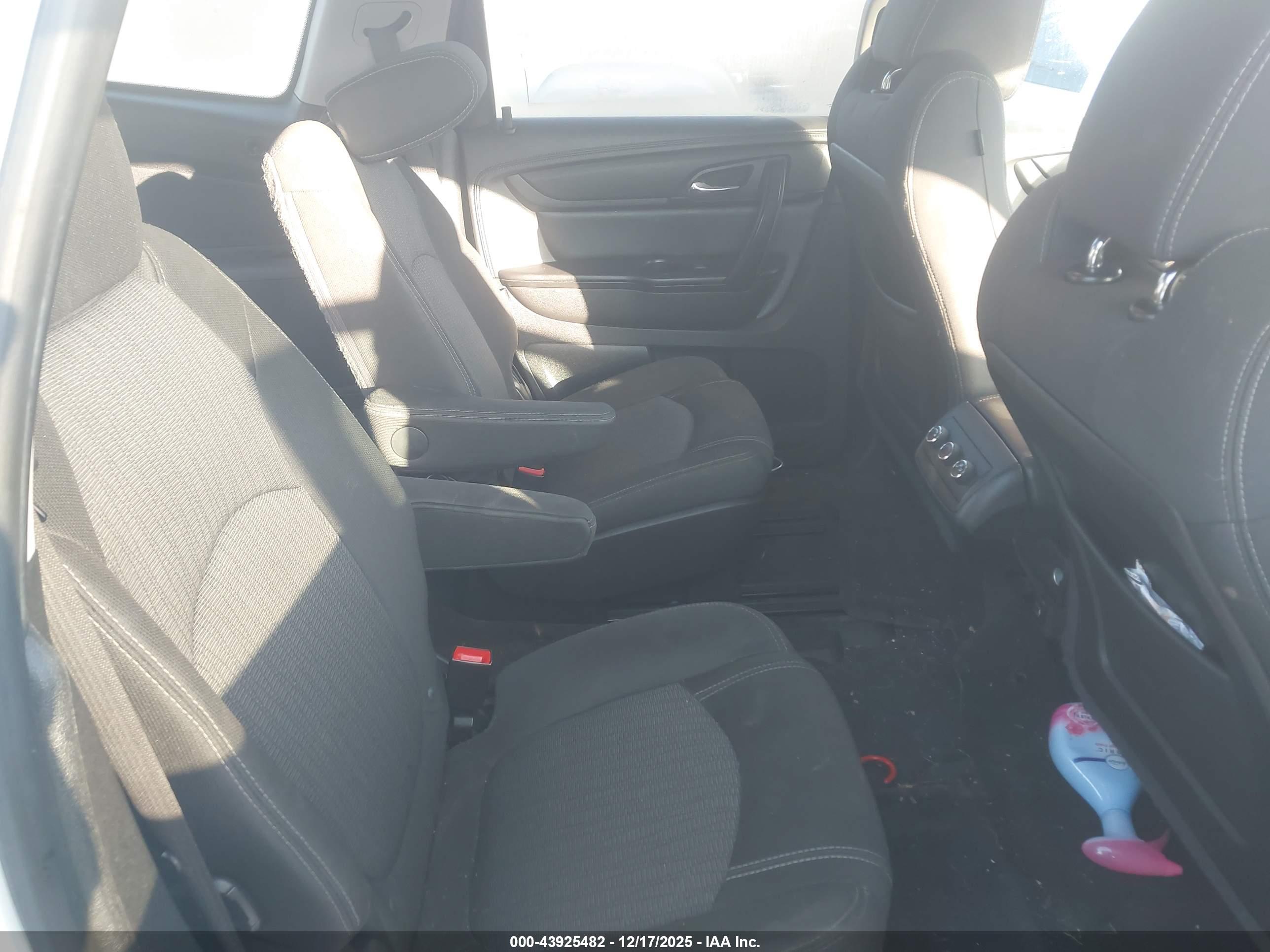 CHEVROLET TRAVERSE image 8