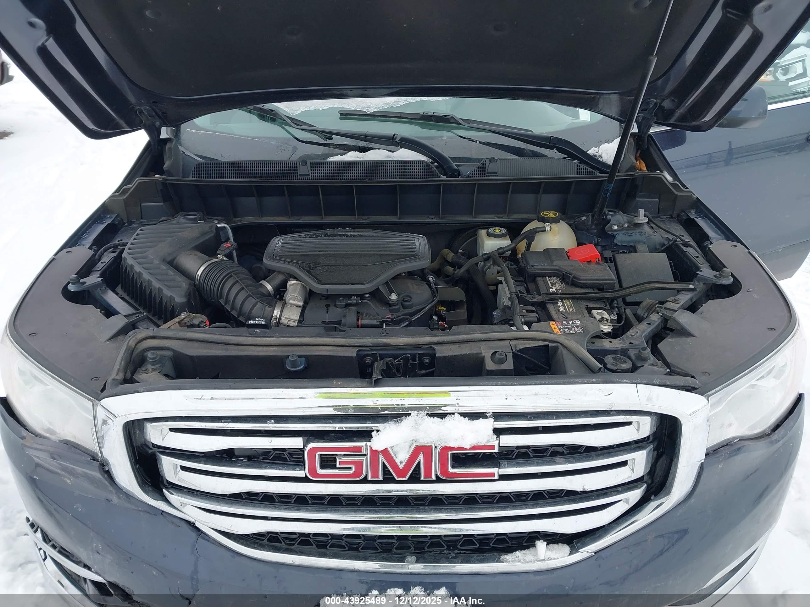 GMC ACADIA image 10