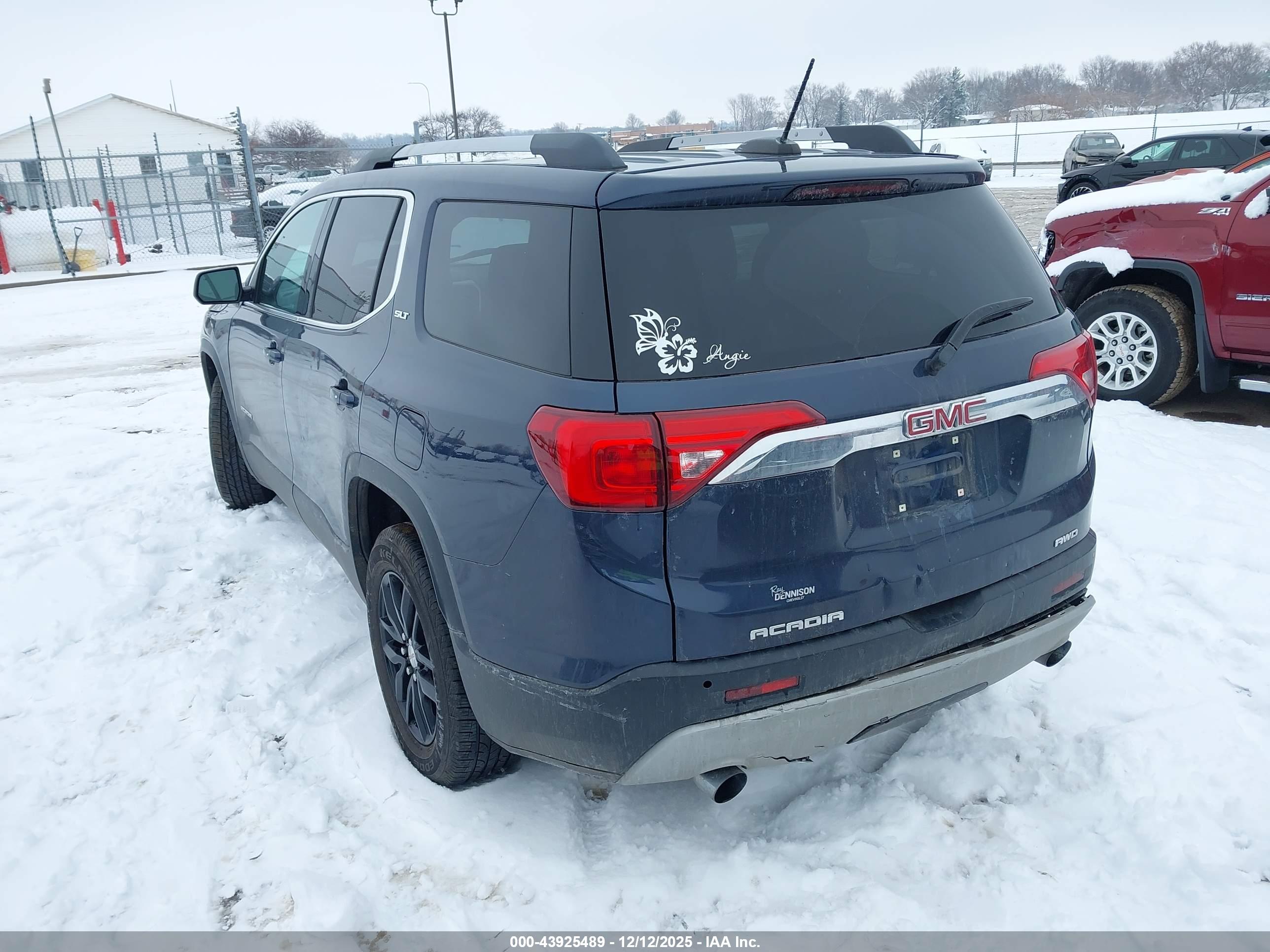 GMC ACADIA image 3