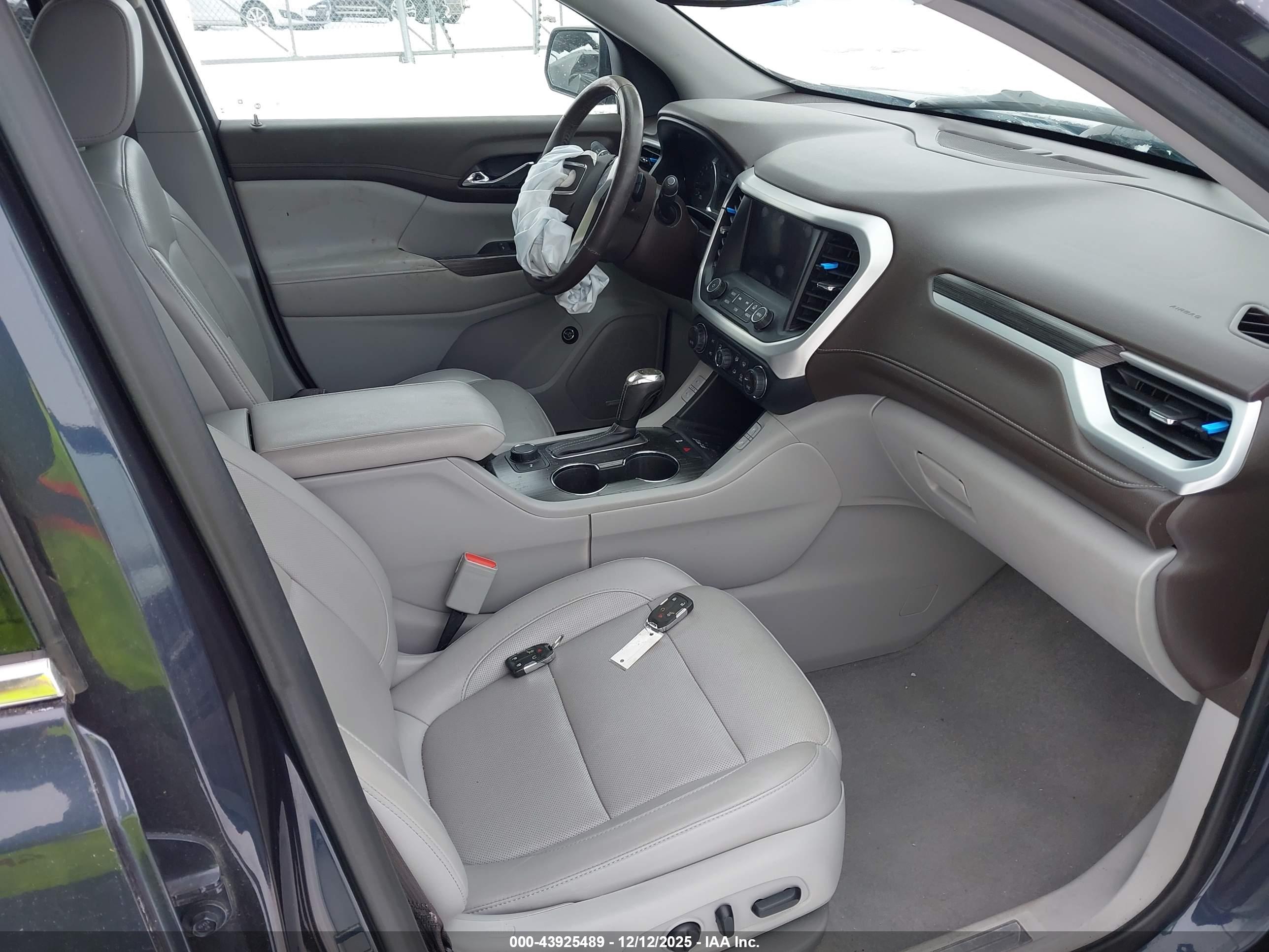 GMC ACADIA image 5
