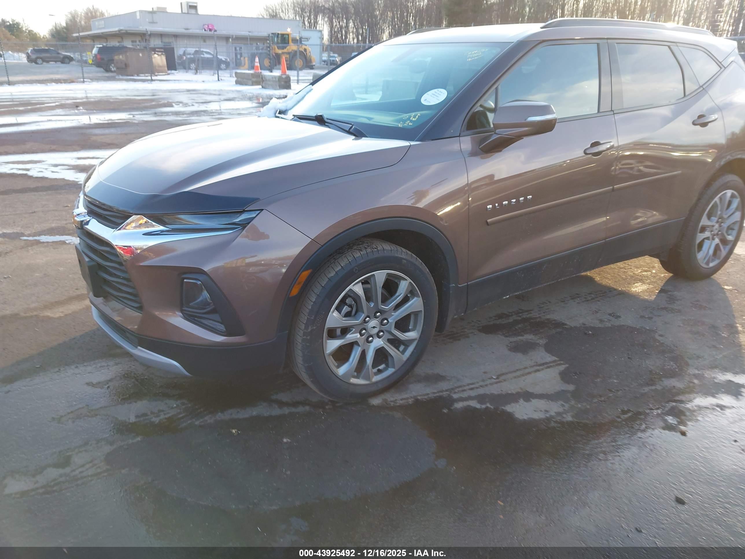 CHEVROLET BLAZER image 2