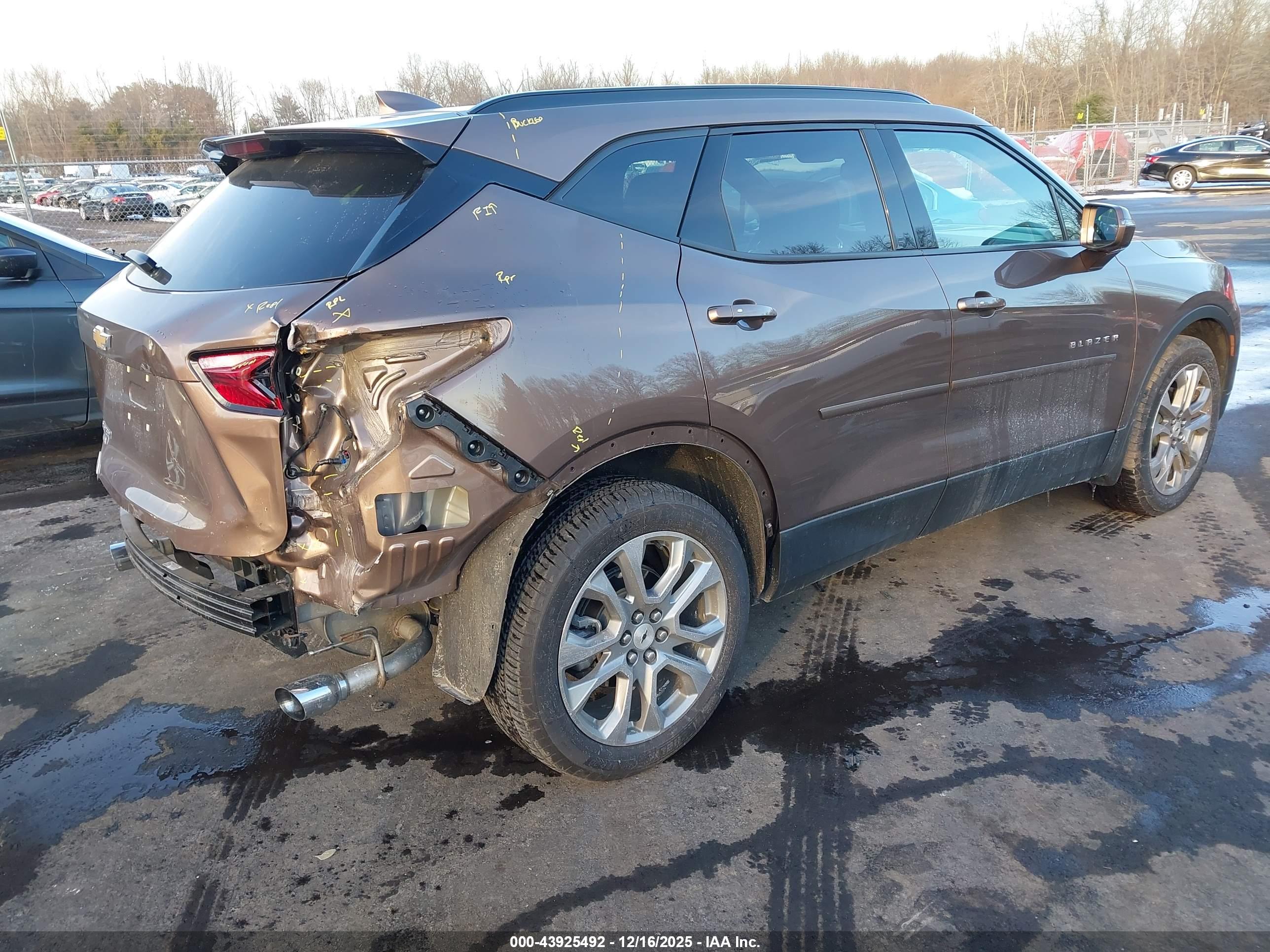CHEVROLET BLAZER image 4